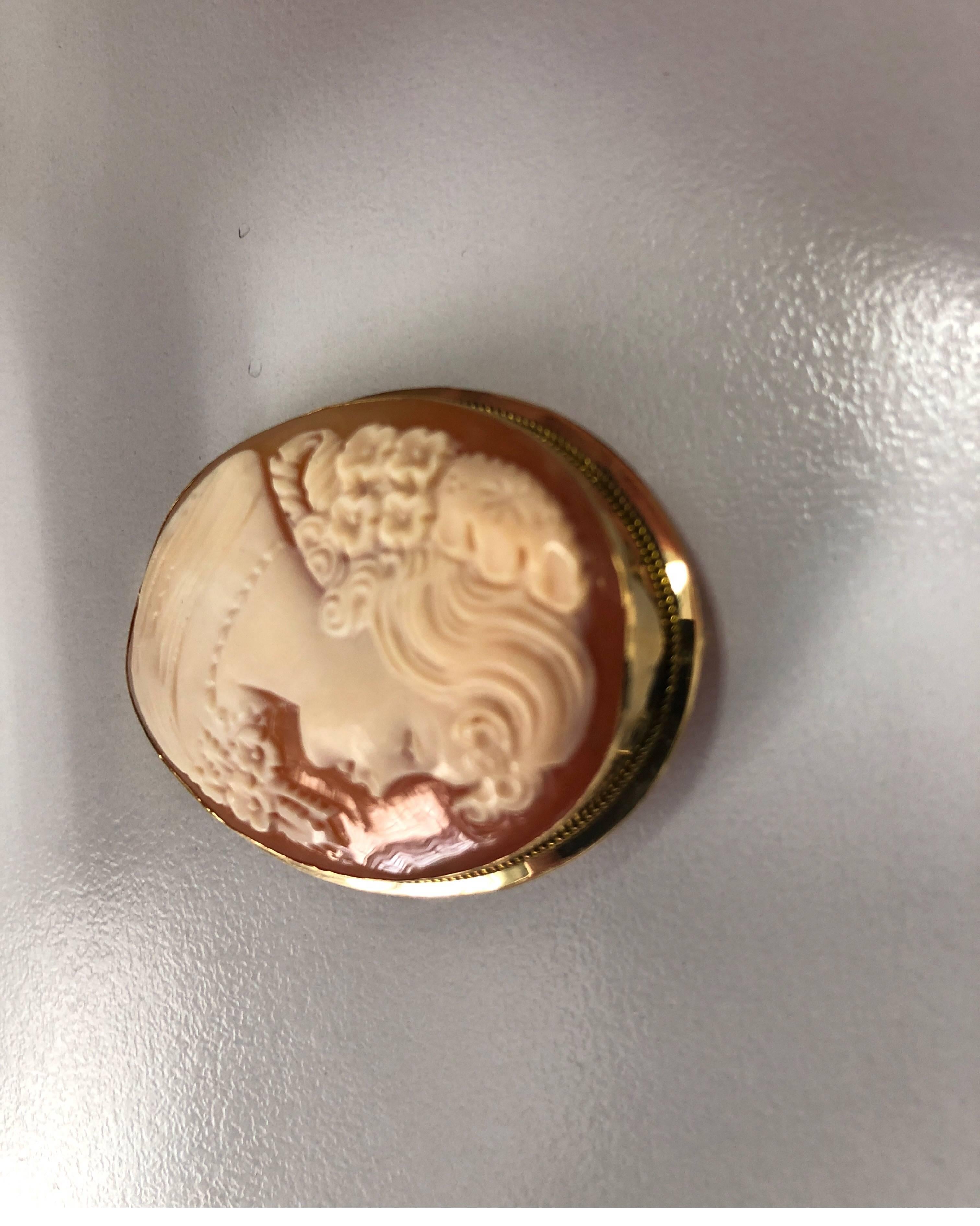 Women's or Men's Cameo in 18 Karat Yellow Gold