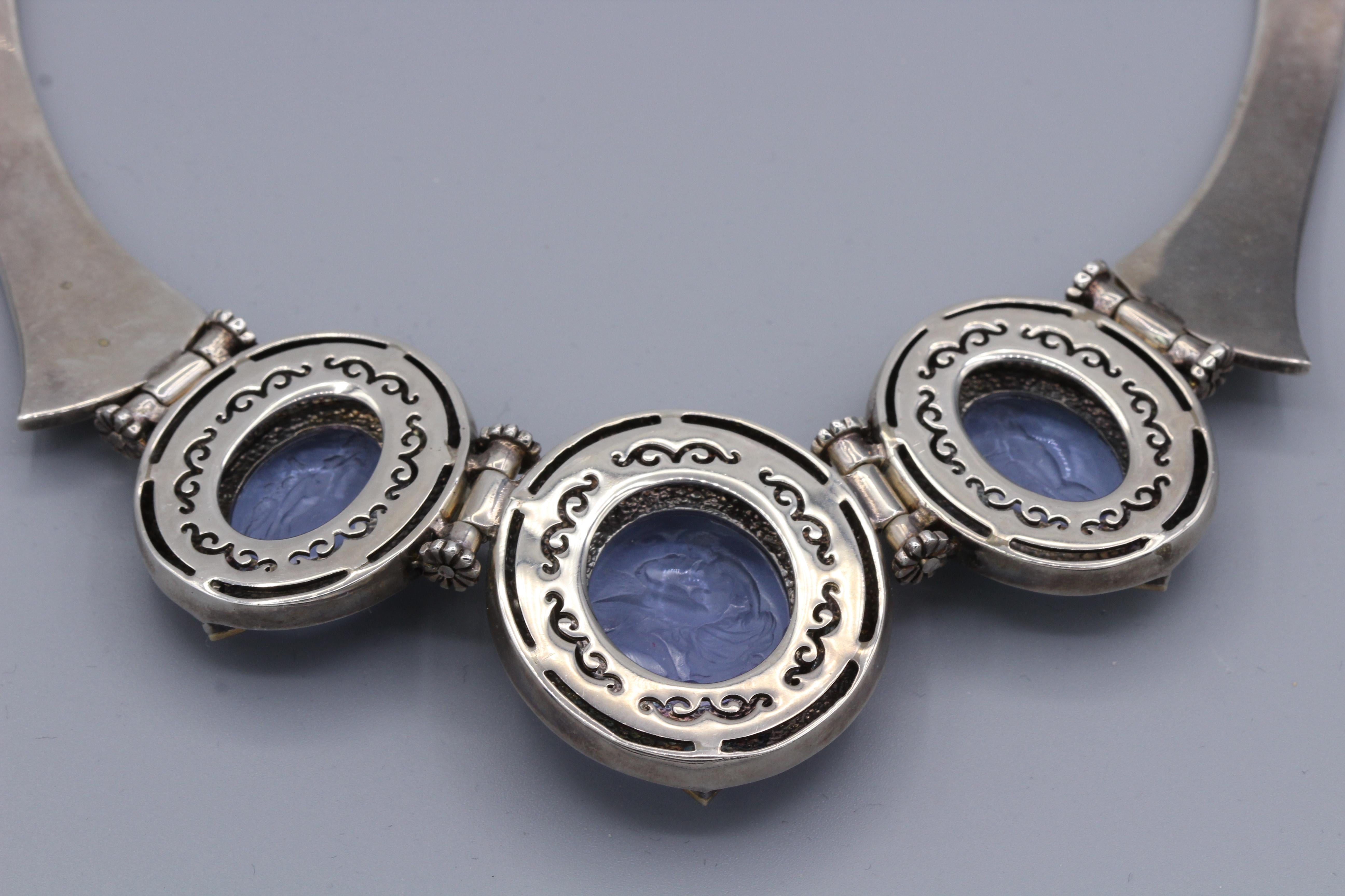 Cameo of Greek Zeus Leda Swan Gods in Italian Murano Glass Purple Necklace  For Sale 2