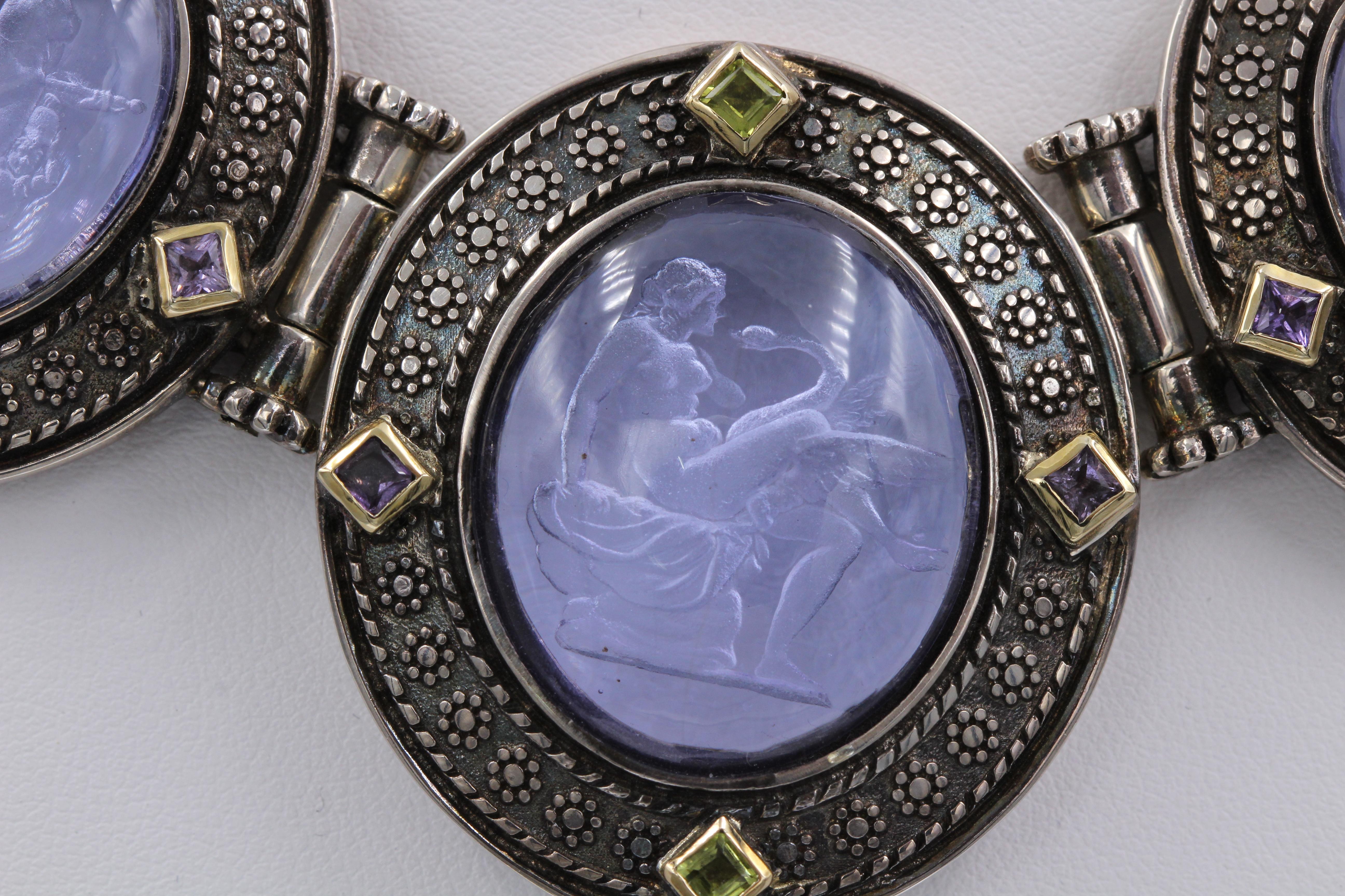 Cameo of Greek Zeus Leda Swan Gods in Italian Murano Glass Purple Necklace For Sale 3