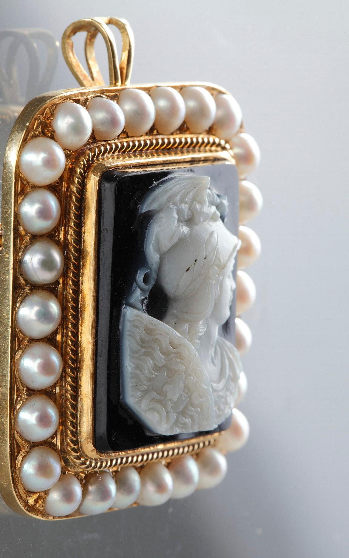 Cameo on Agate Featuring Perseus, 19th Century 3