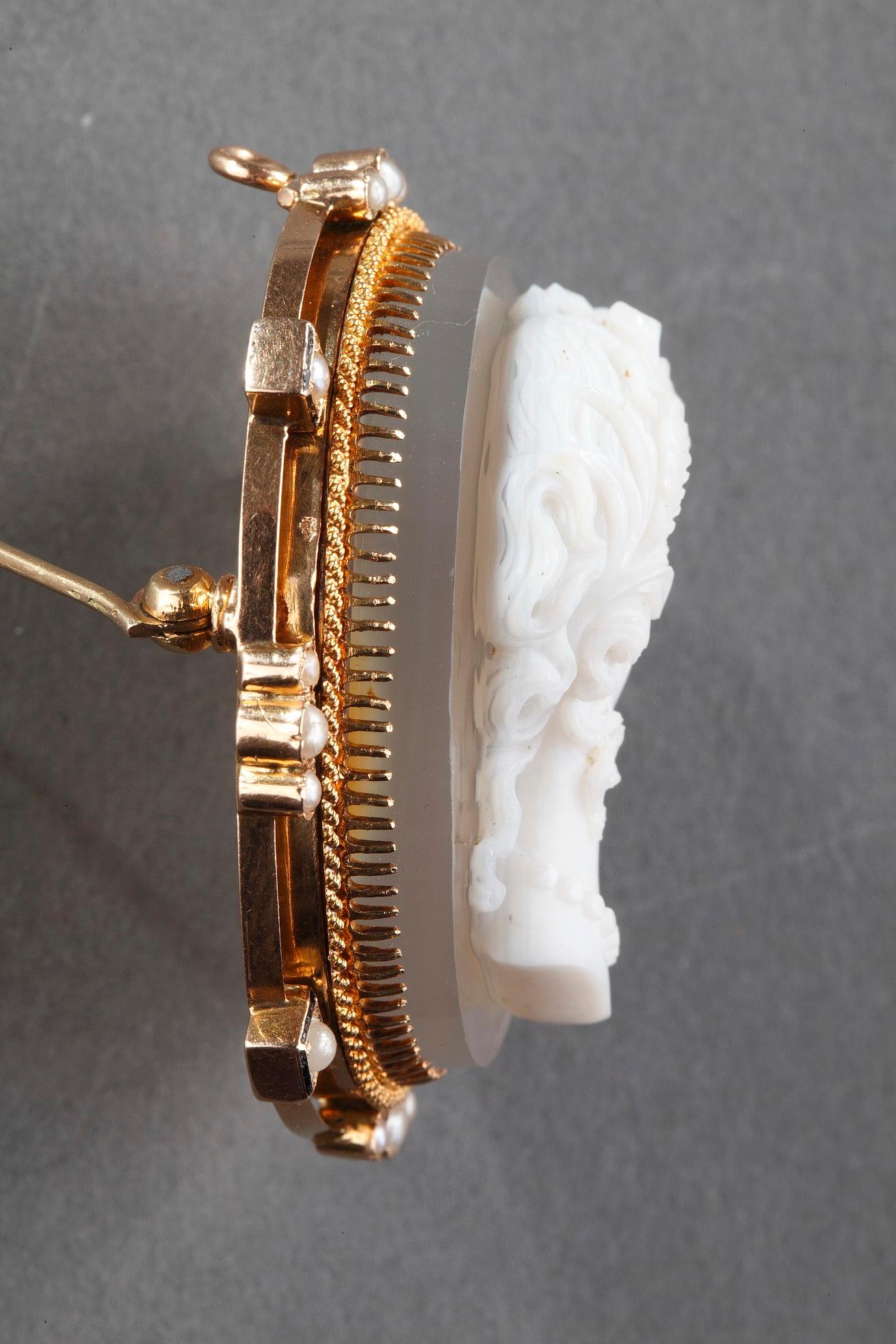 Cameo on Agate Gold Mount, 19th Century For Sale 5