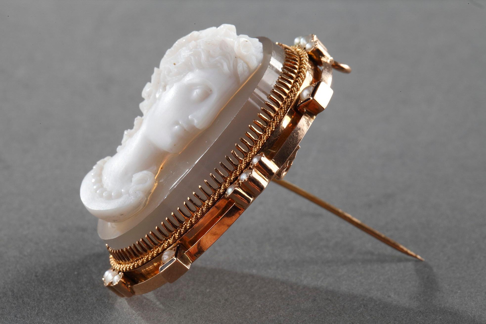Cameo on Agate Gold Mount, 19th Century For Sale 6