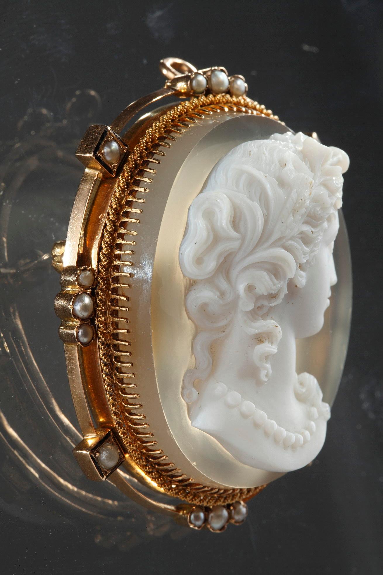 Cameo on Agate Gold Mount, 19th Century For Sale 1