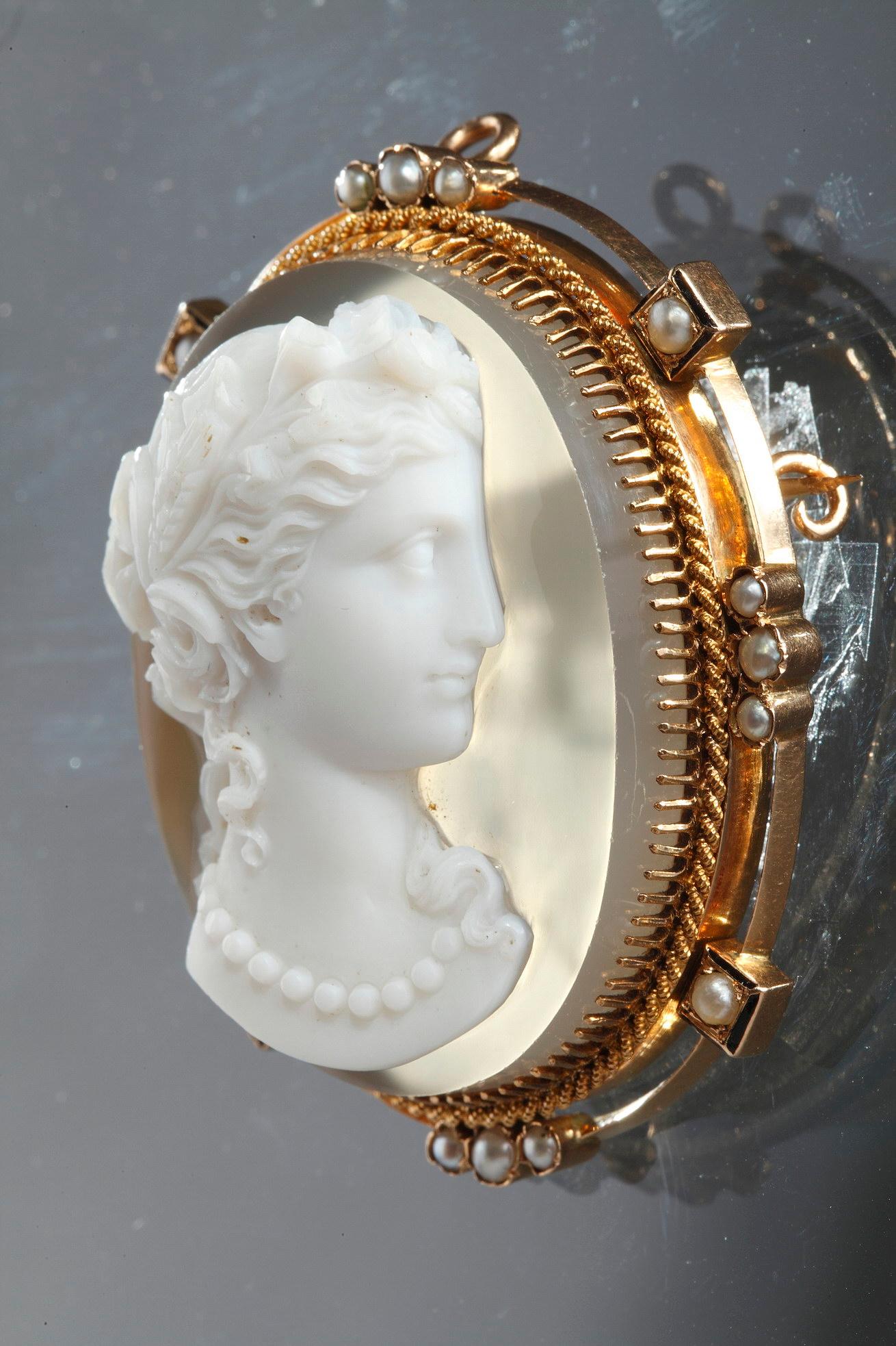 Cameo on Agate Gold Mount, 19th Century For Sale 2