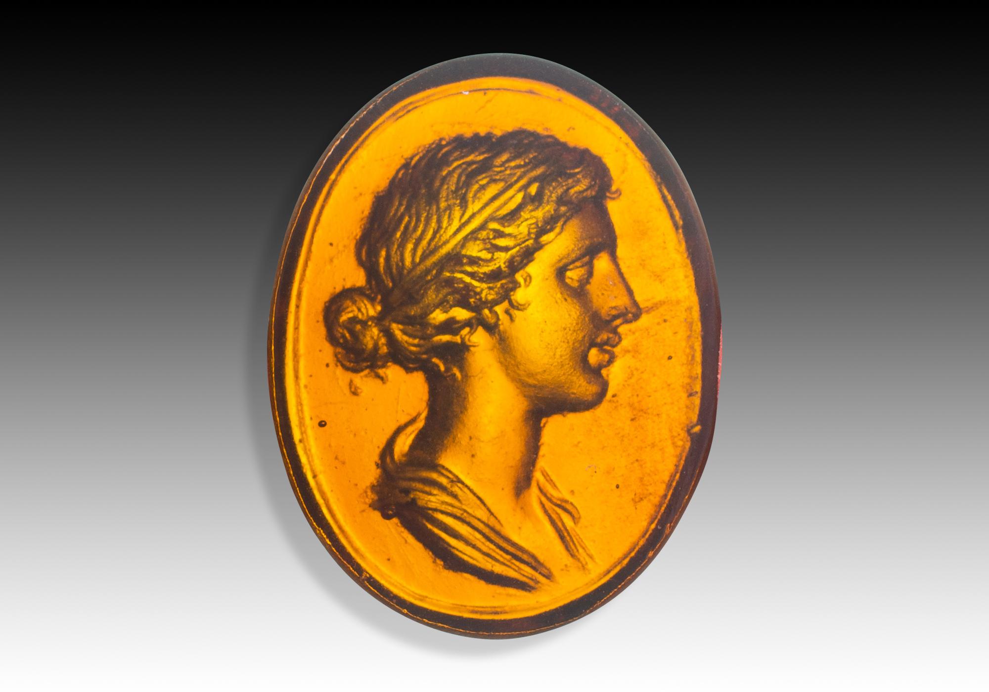 Neoclassical Revival Cameo or intaglio, Lady. Glass. Possibly Italy, 19th century. For Sale
