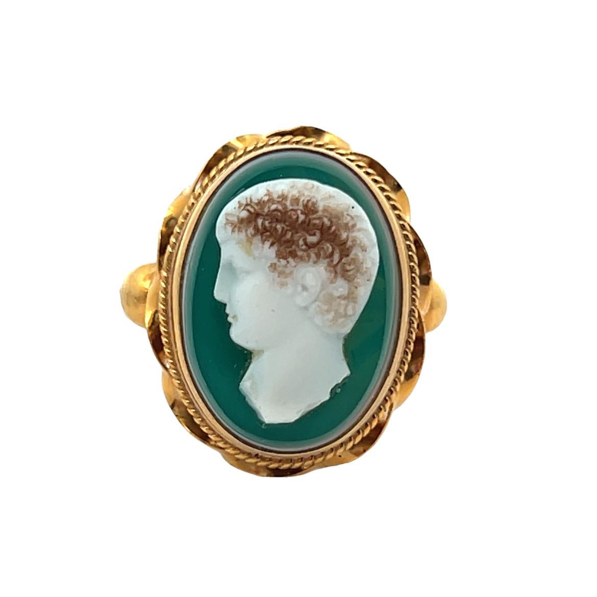 Cameo Ring In Excellent Condition For Sale In New York, NY