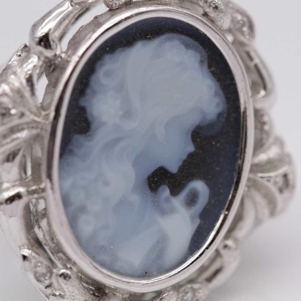 Anello CAMEO in oro bianco e diamanti in vendita 1
