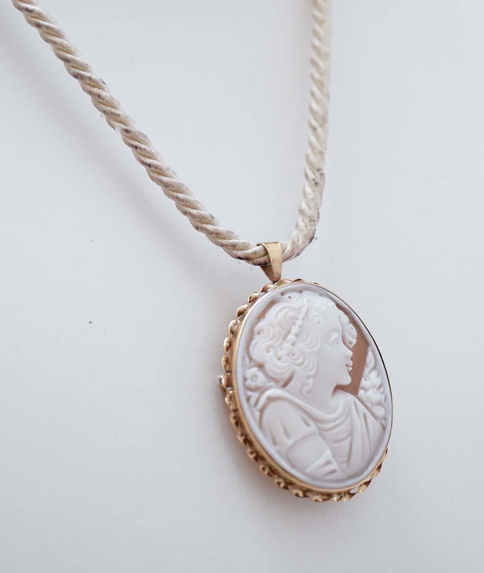 Rétro Camée, broche / pendentif en or rose. en vente