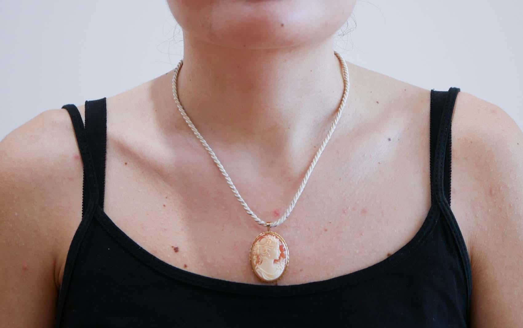 Women's Cameo, Rose Gold Brooch / Pendant. For Sale