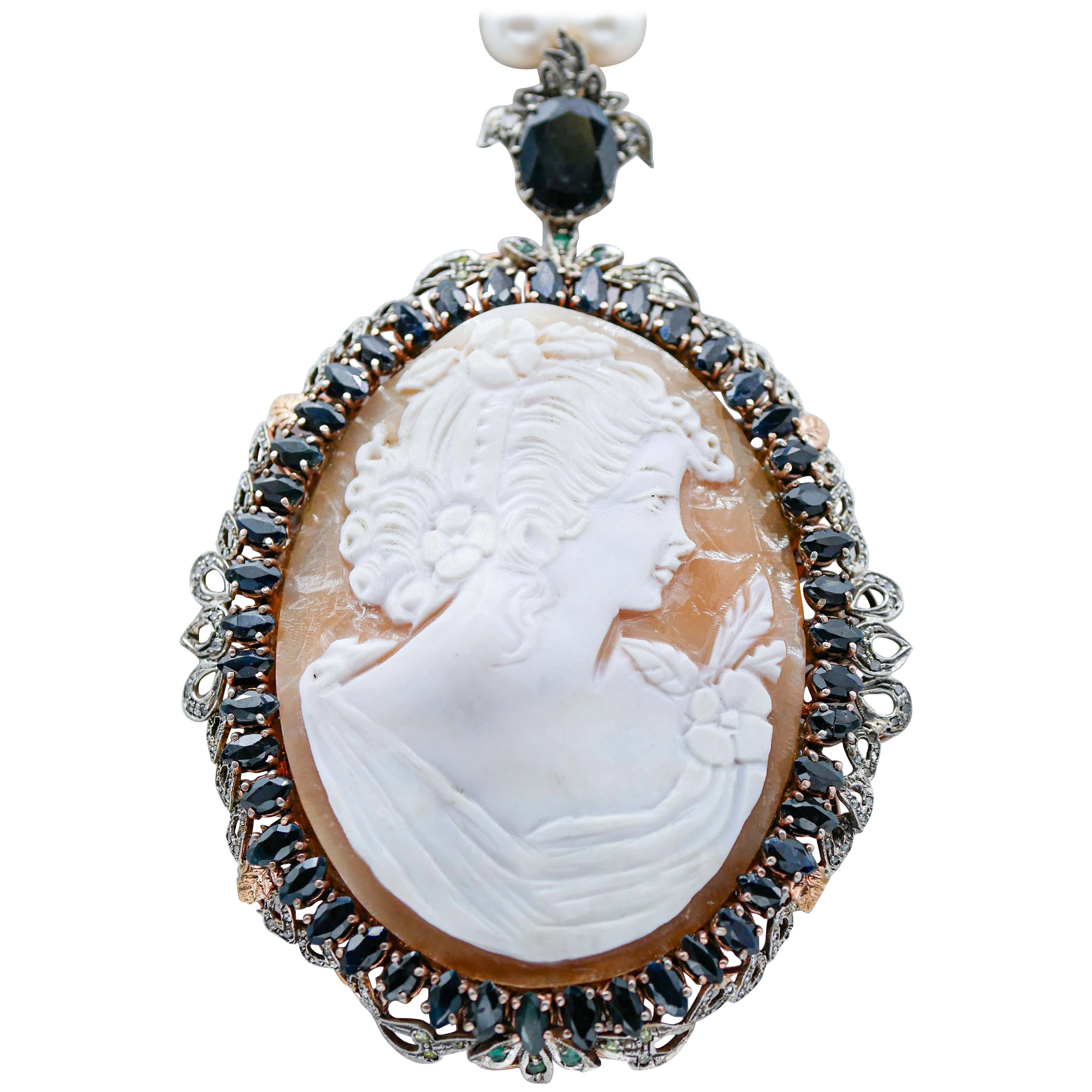 Camée, saphirs, émeraudes, diamants, perles, collier en or rose et argent