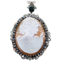 Camée, saphirs, émeraudes, diamants, perles, collier en or rose et argent