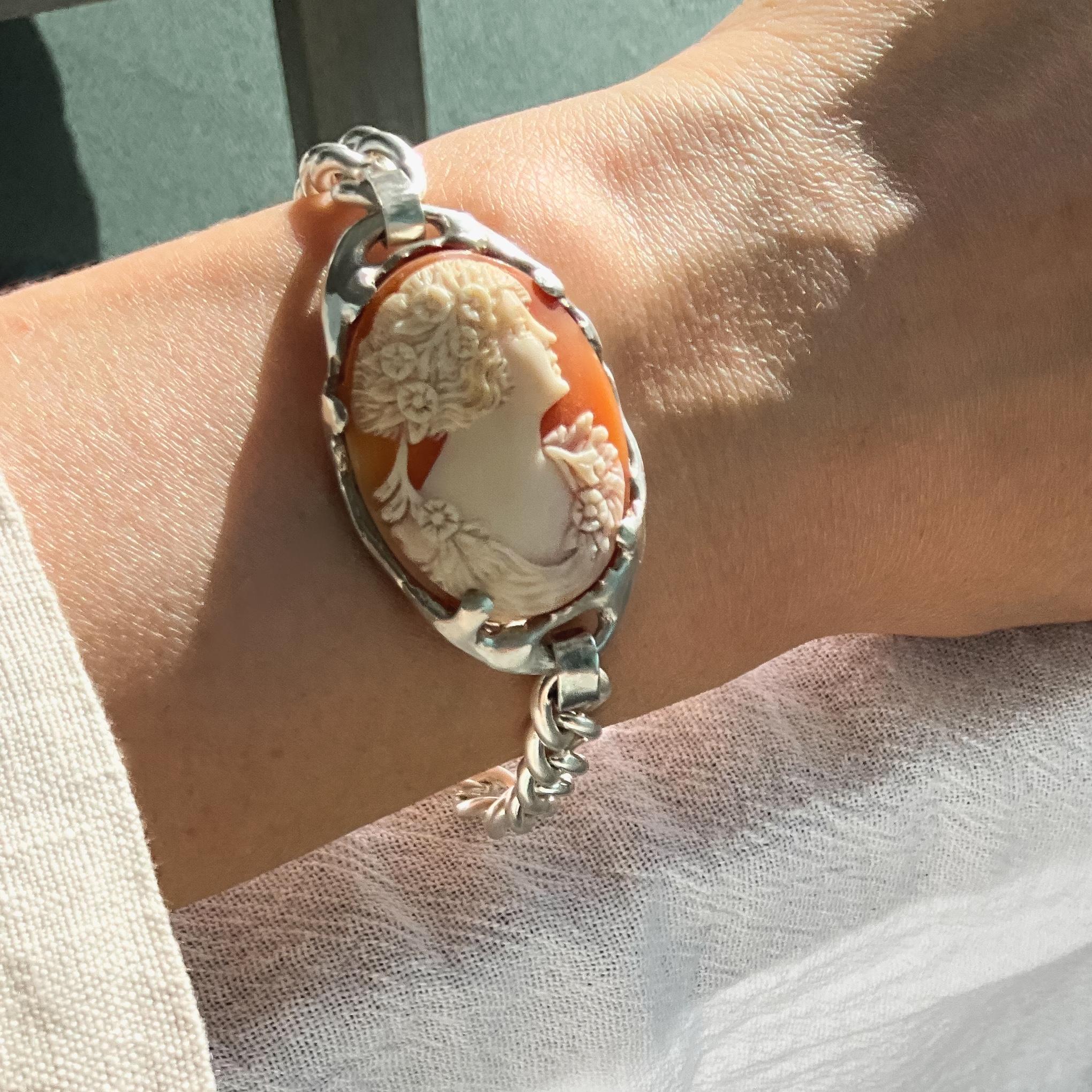 One-of-a-kind

A unique work of art. This elegantly wear every day this one-of-a-kind Silver Shell Cameo ID Bracelet, a true masterpiece that marries elegance with individuality. Created as a modern herloom.

At the heart of this exceptional ID