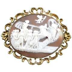 Cammeo con cornice in oro a 9 carati; spilla, epoca vittoriana, circa 1860