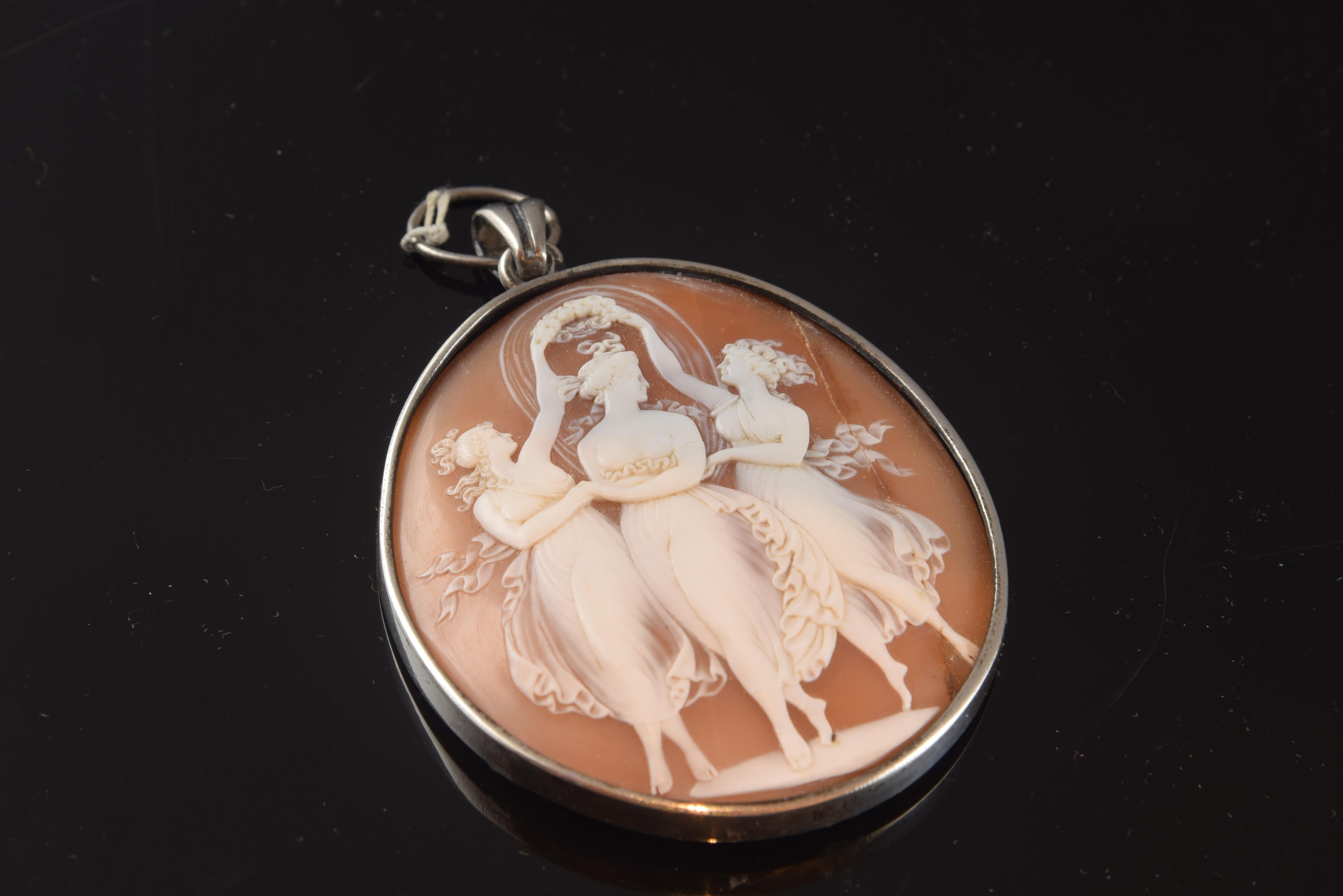 Cameo with Silver Frame, Pendant, circa 1900 In Distressed Condition In Madrid, ES
