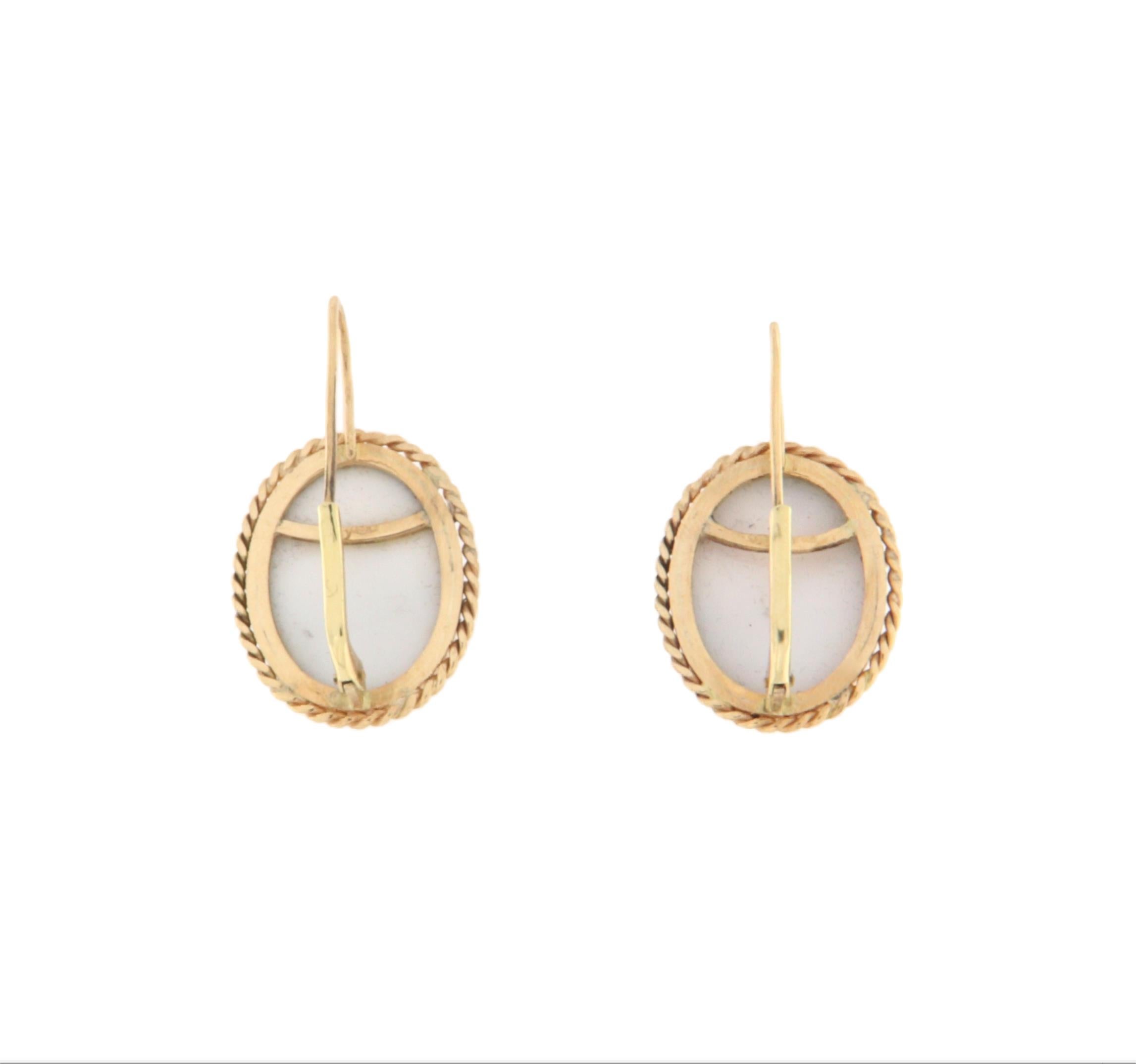 Boucles d'oreilles pendantes Cameos 14 carats Excellent état - En vente à Marcianise, IT
