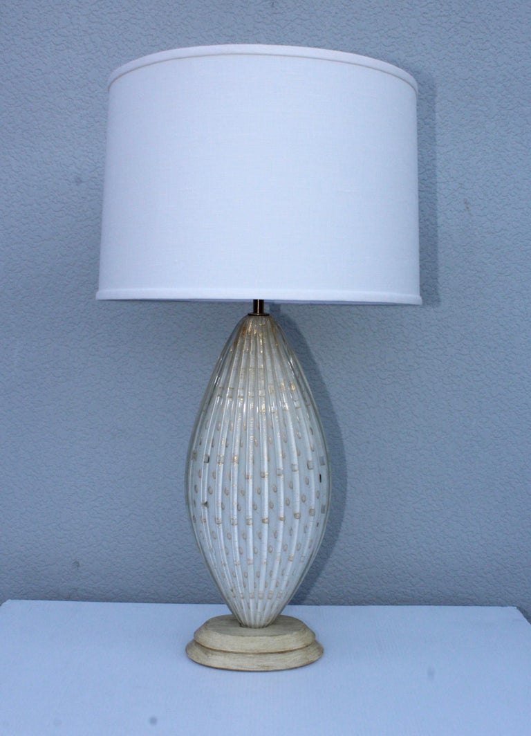 Stunning 1960s Murano glass Italian table lamp made by Camer Glass, in vintage original condition with minor wear and patina due to age and use.

Shade for photography only.

Height to light socket 25''.