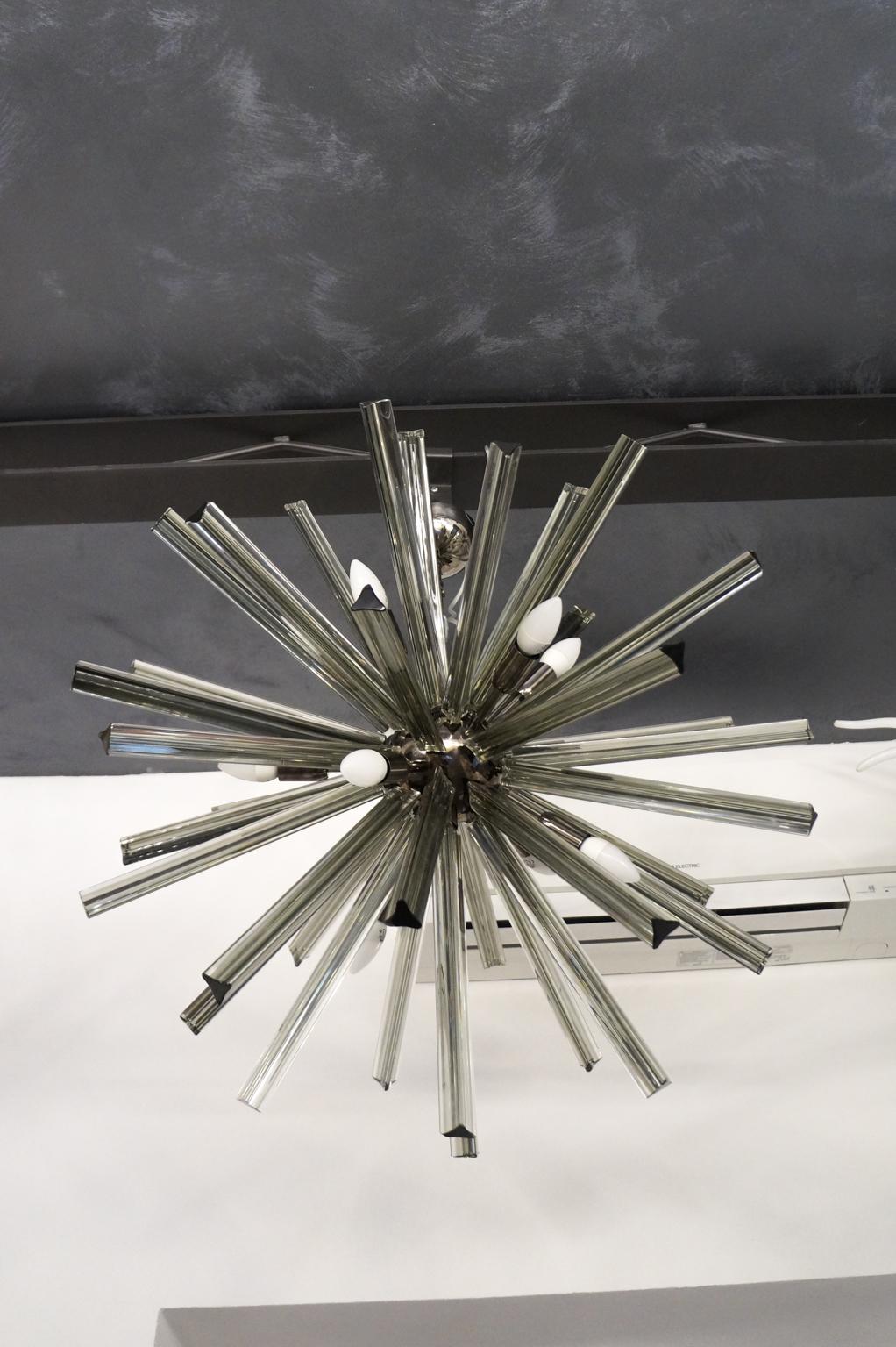 Camer Glass Mid-Century Modern Gray Triedri Murano Chandelier Sputnik, 1982 For Sale 8