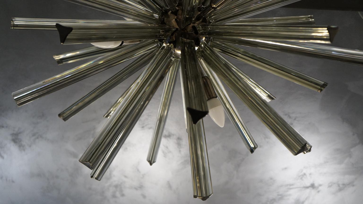 Hand-Crafted Camer Glass Mid-Century Modern Gray Triedri Murano Chandelier Sputnik, 1982 For Sale