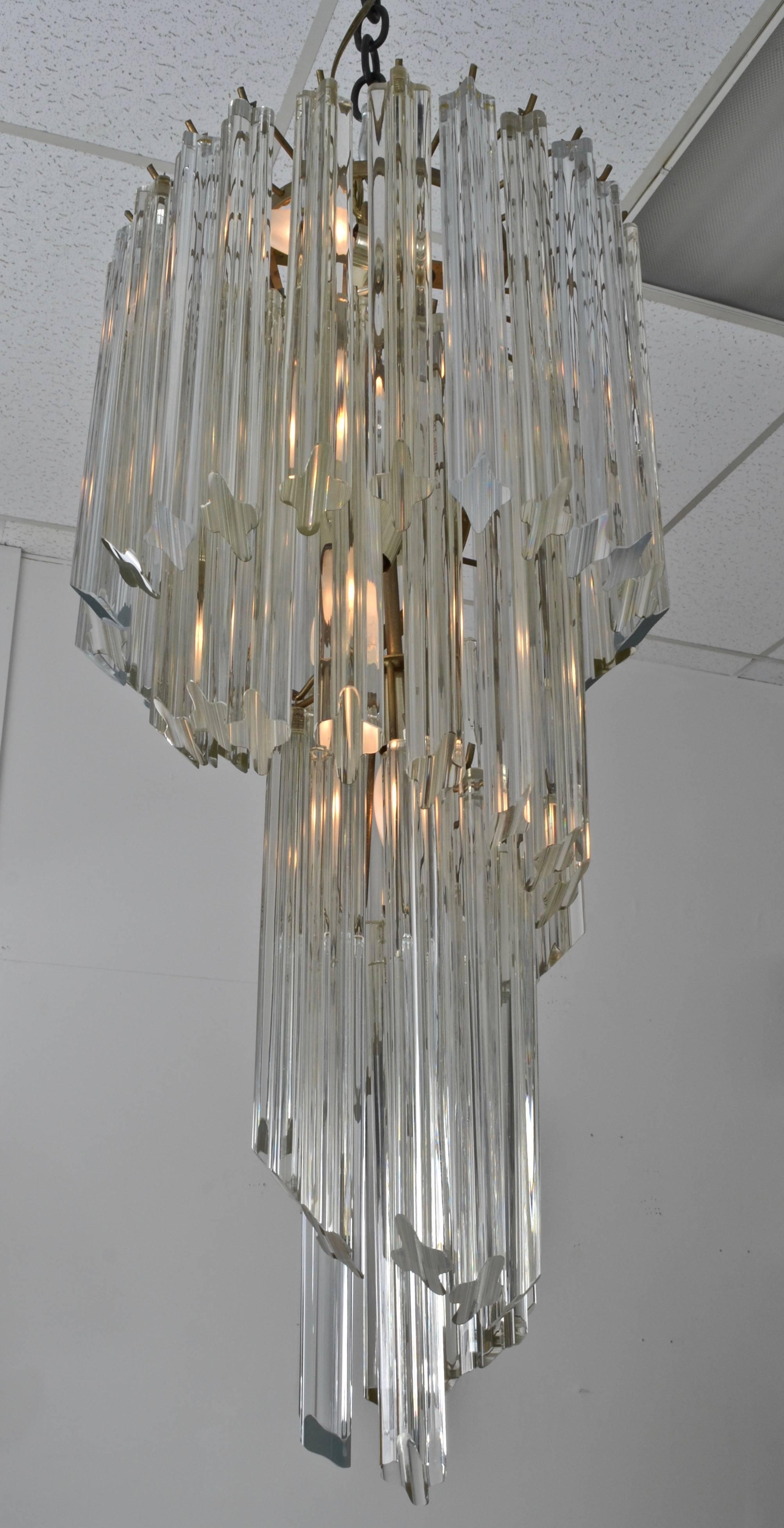 A lovely example of the Classic spiral form, featuring quadrilobal Murano glass prisms --all in very fine condition. Updated wiring. Brass finished fixture takes five standard chandelier bulbs.