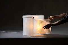 Lampadaire en acrylique Camera II par Studio Abeat