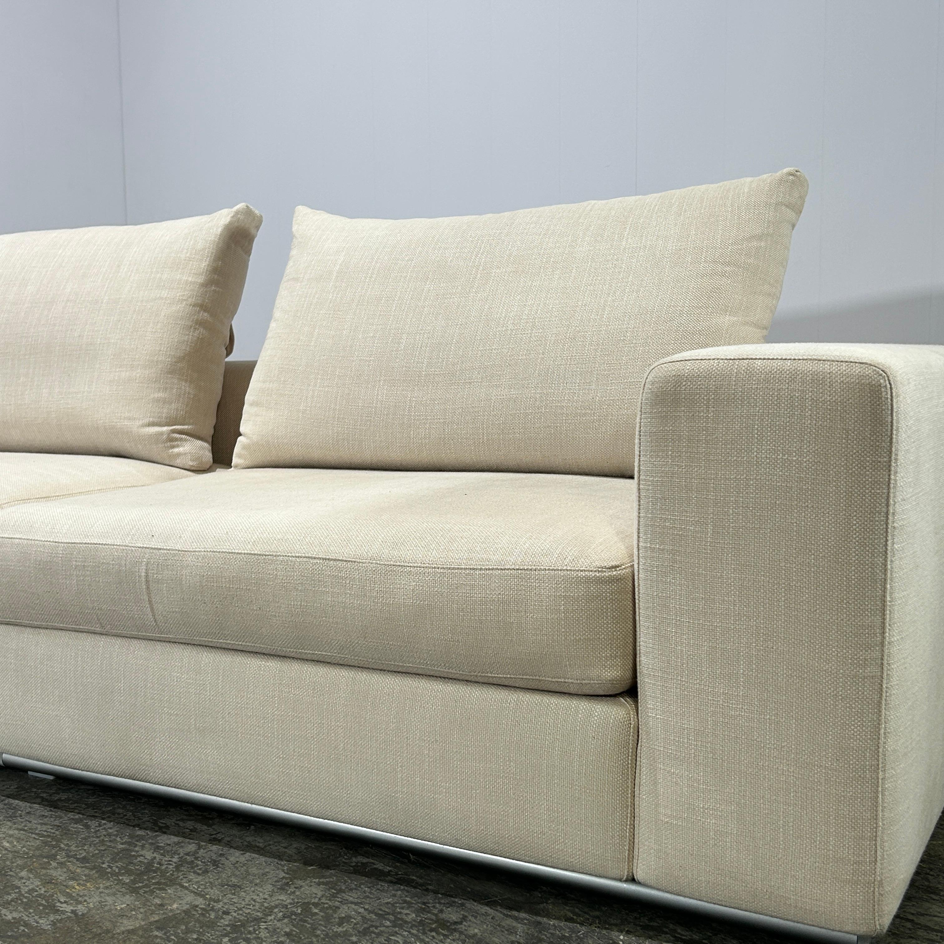 XXIe siècle et contemporain Camerich Three Seater Freetown Sofa en vente