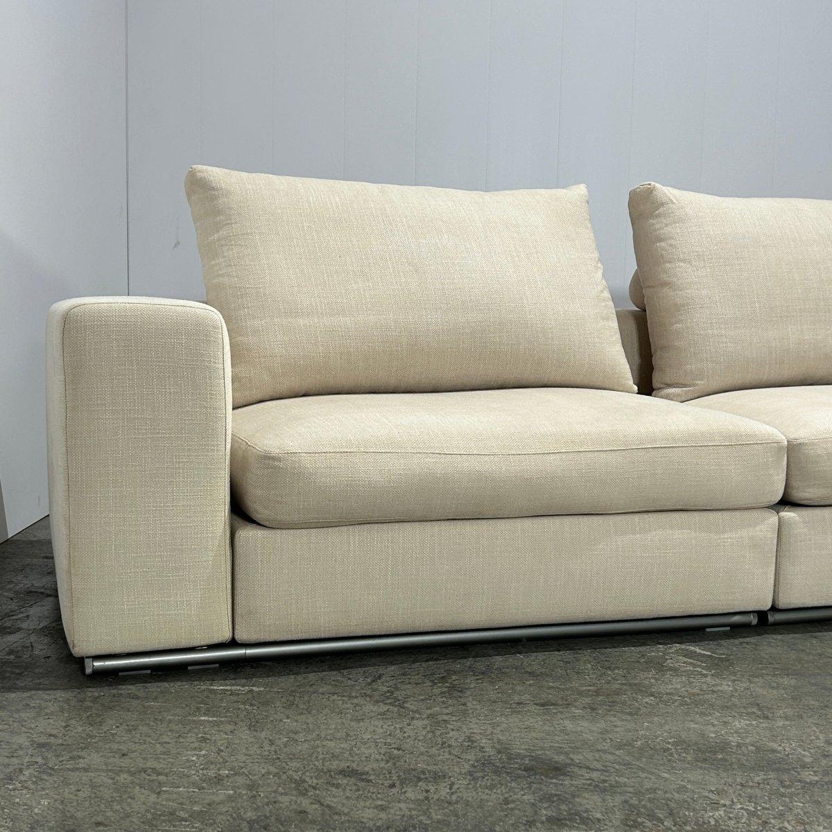 Tissu Camerich Three Seater Freetown Sofa en vente
