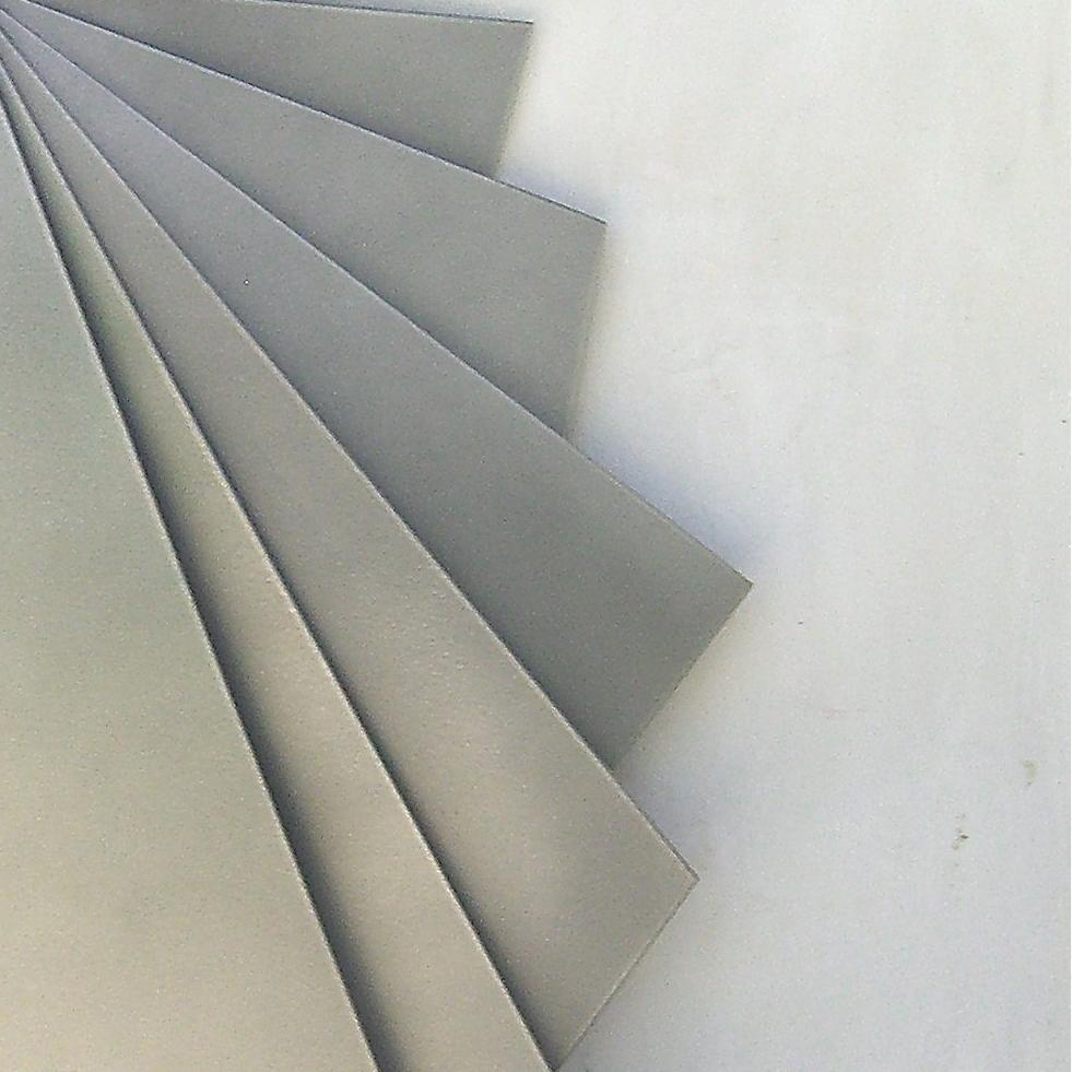 La sculpture murale Bride III fait partie de la série de Mcgilvrays Women in Wood and Metal qui célèbre la force et la beauté des femmes. Bien que la figure féminine soit le point de départ de toutes les pièces de cette série, la représentation