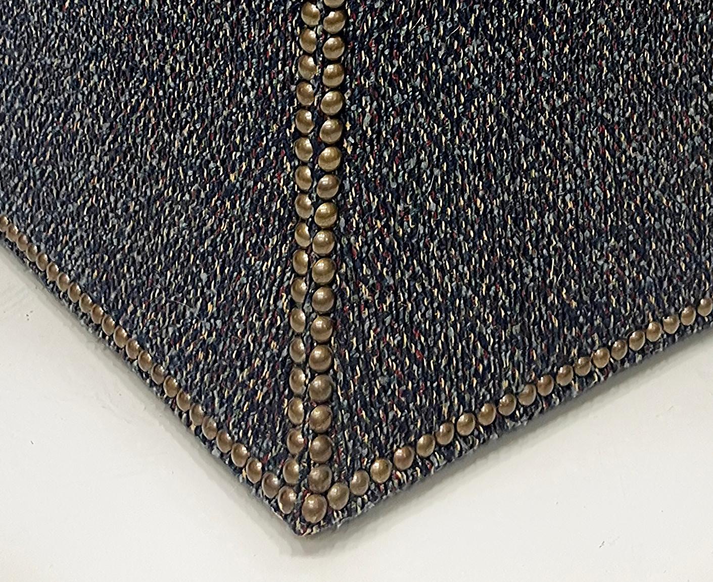 XXI secolo e contemporaneo Sgabelli o pouf Cami imbottiti con decorazioni a testa di chiodo, coppia in vendita