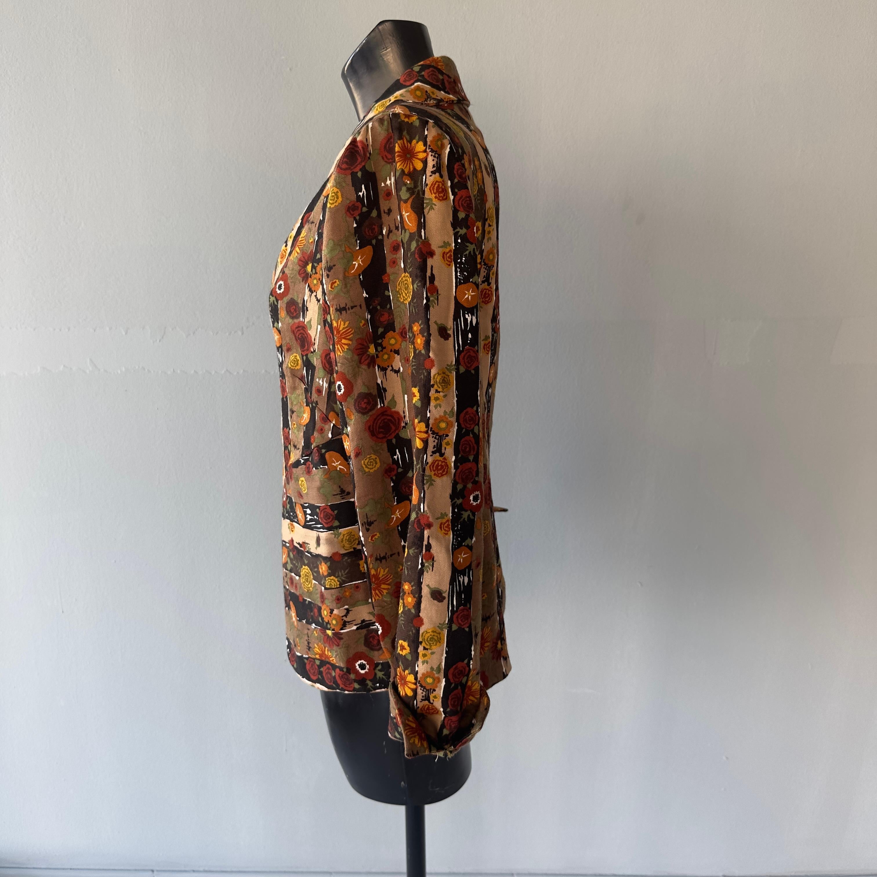 Camicia Ken Scotto a fiori sui toni del marrone
In lana,  con spalline
Scollo a V e fondo a tenda, da portare anche over 
Mancano etichette taglia e composizione 
Misure 
Spalle 44cm
Manica 55cm
Petto 58cm
Lunghezza 63cm