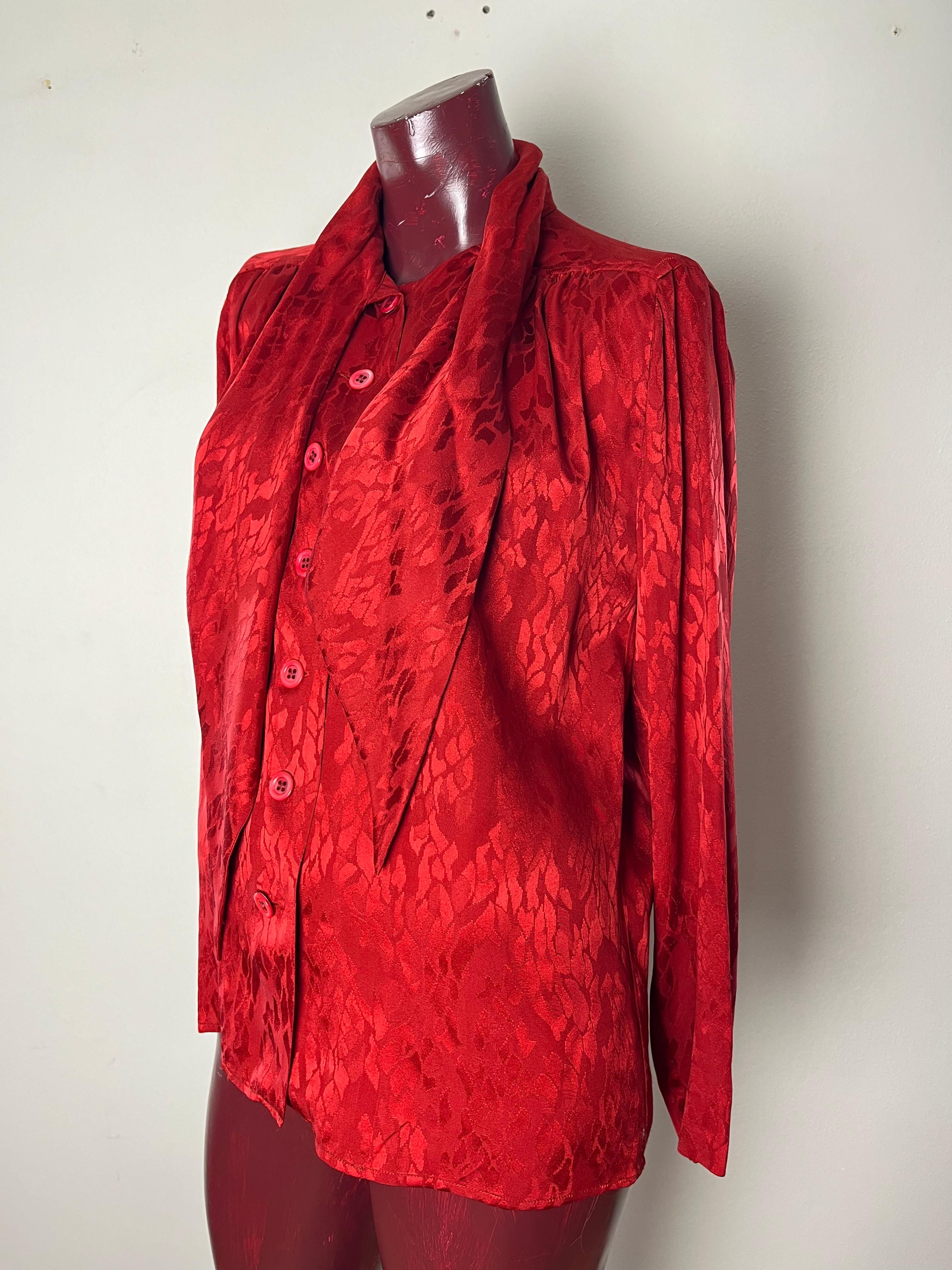 Beautiful red Ysl rive gauche silk shirt with contrasting tone-on-tone shiny floral pattern . 
french size 36 but has excellent fit not screwed cut straight shirt 
shoulders 39 cm
the condition is like new
the mannequin wears size 38/40 Italian
