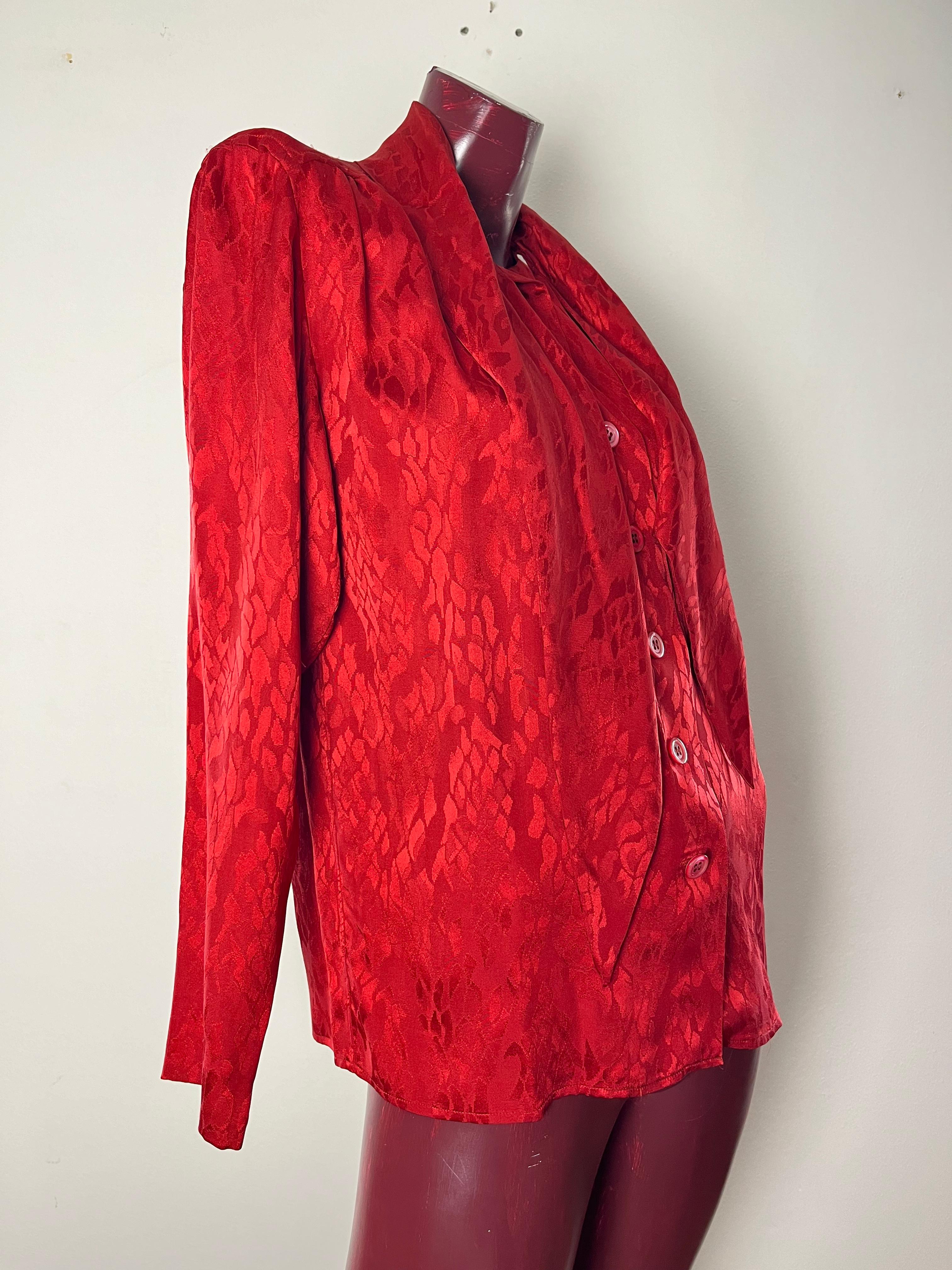 Chemise en soie à motif Yves Saint Laurent pour femme en vente 5