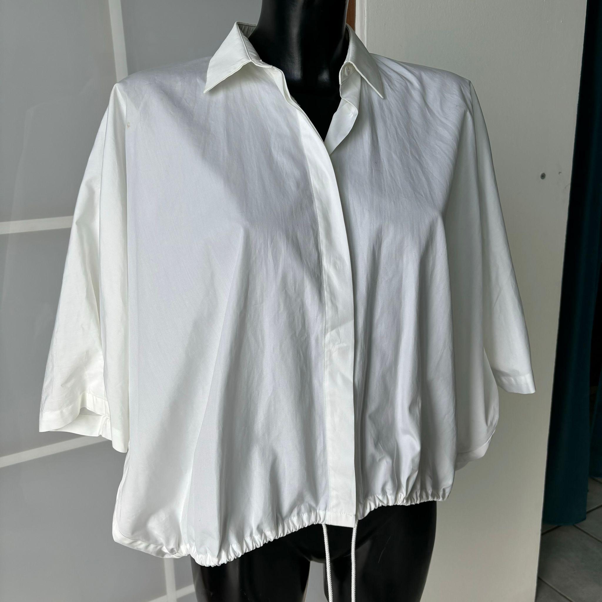 De las mujeres Max Mara sobre camisa en excelente estado en venta