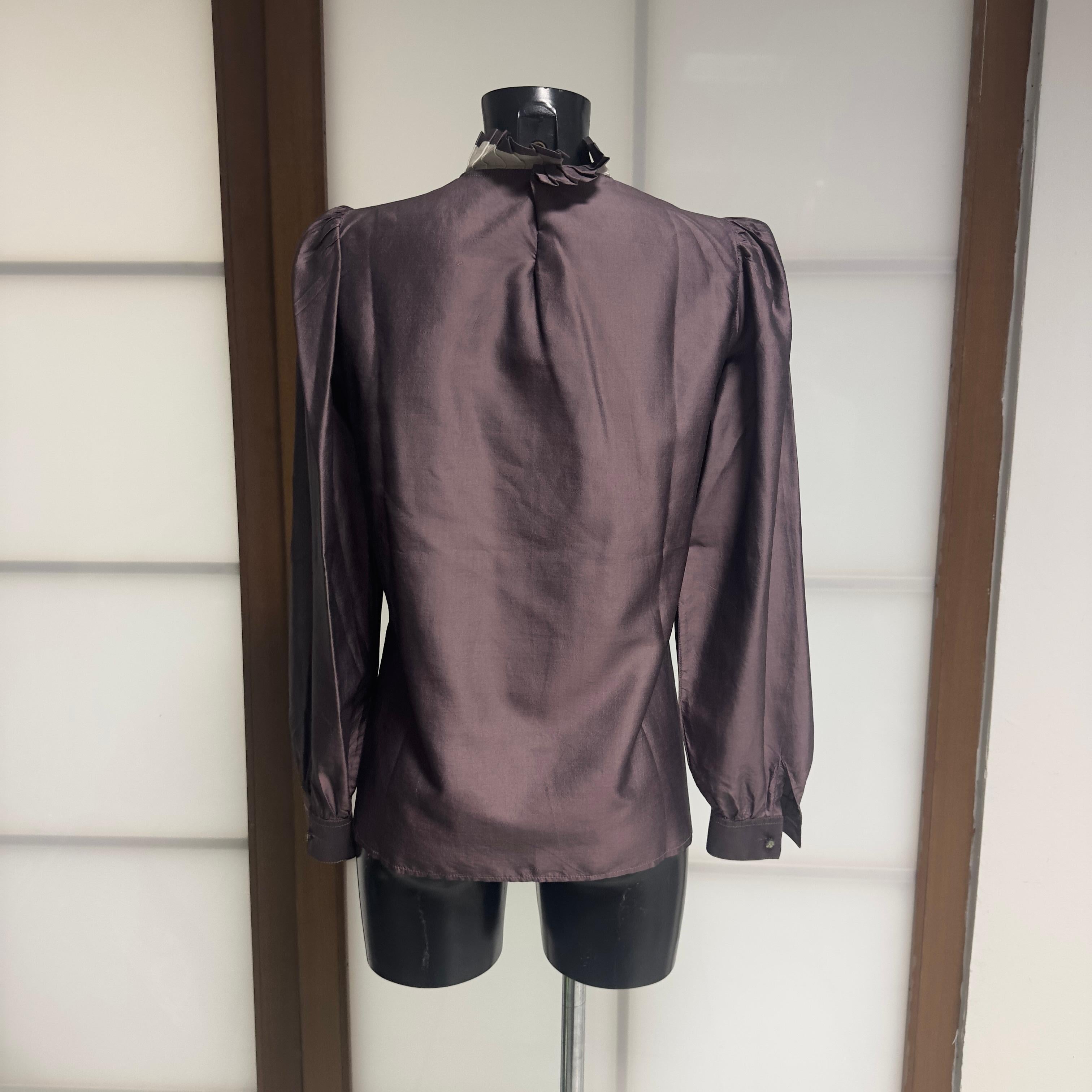 Black Camicia Prada in taffetà seta con colletto plissettato e scollo a V, anni 2000 in vendita