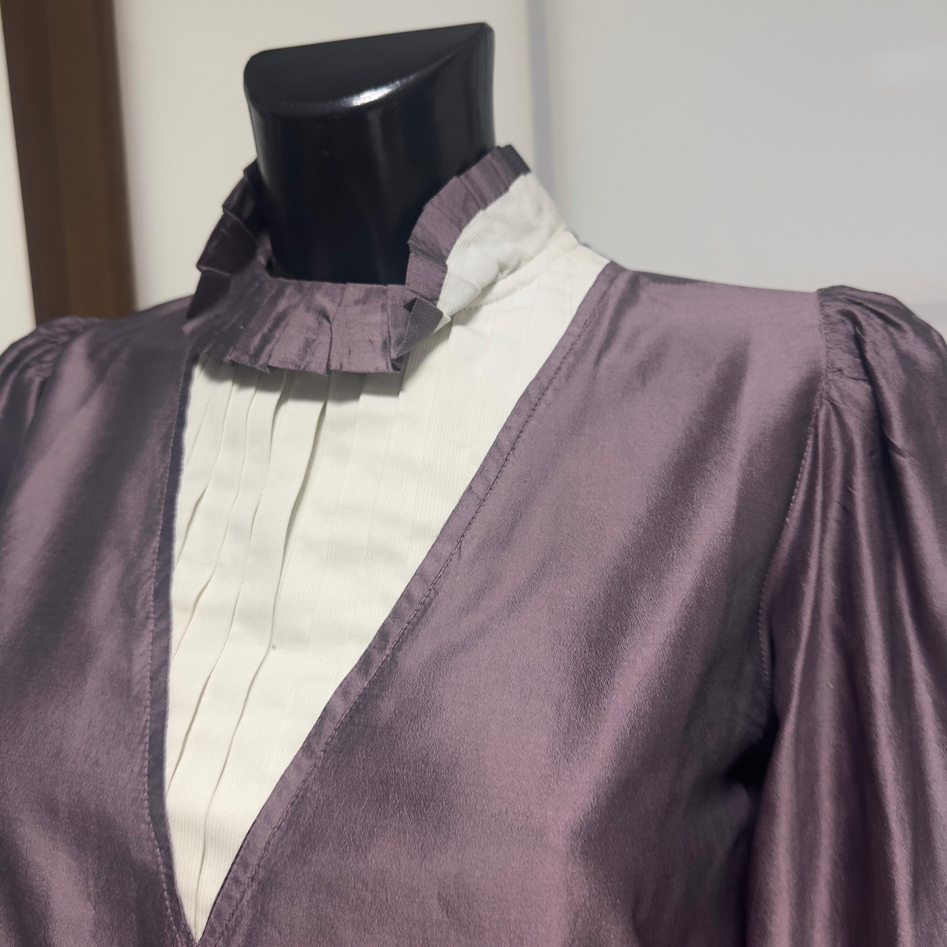 Camicia Prada in taffetà seta con colletto plissettato e scollo a V, anni 2000 in vendita 4