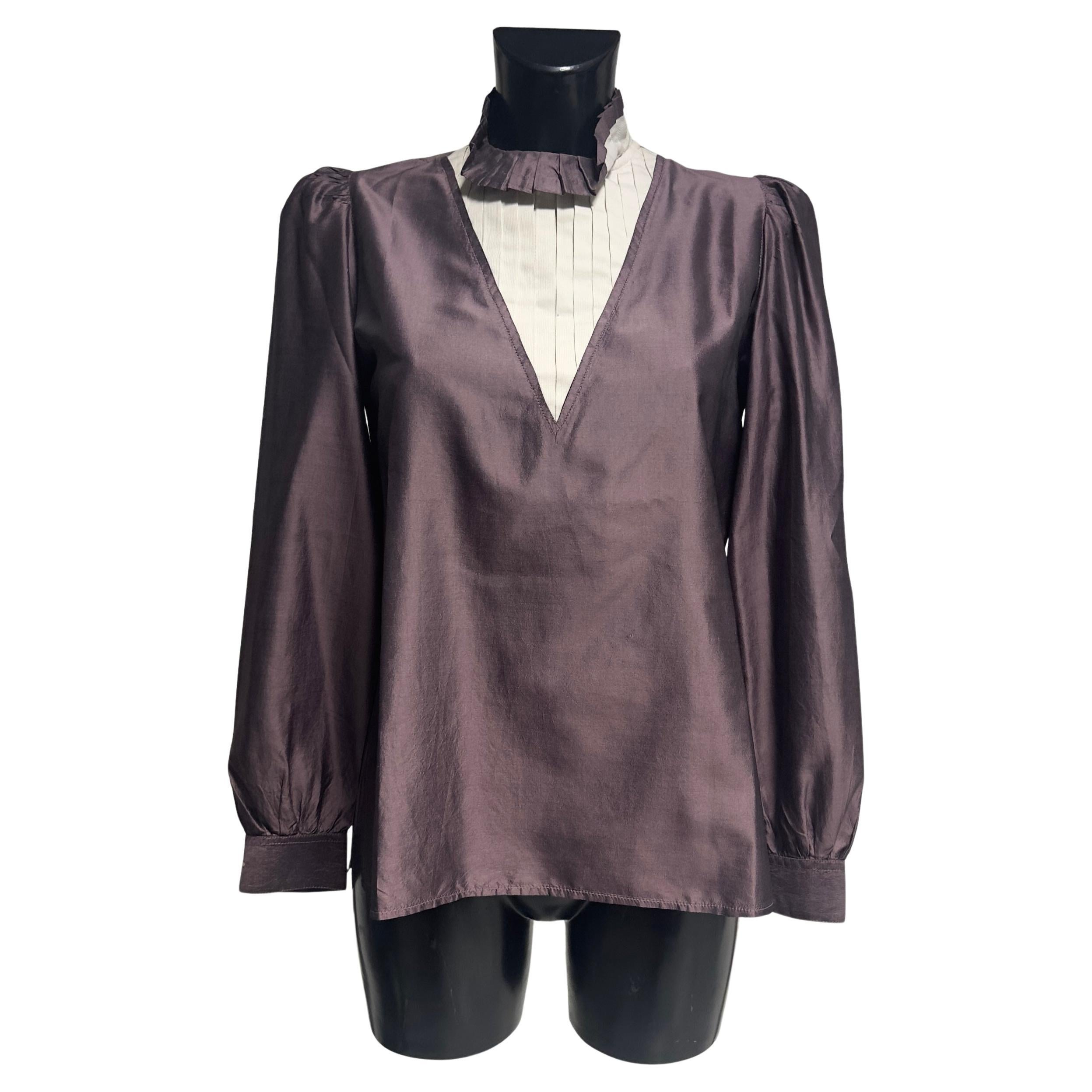 Camicia Prada in taffetà seta con colletto plissettato e scollo a V, anni 2000 in vendita