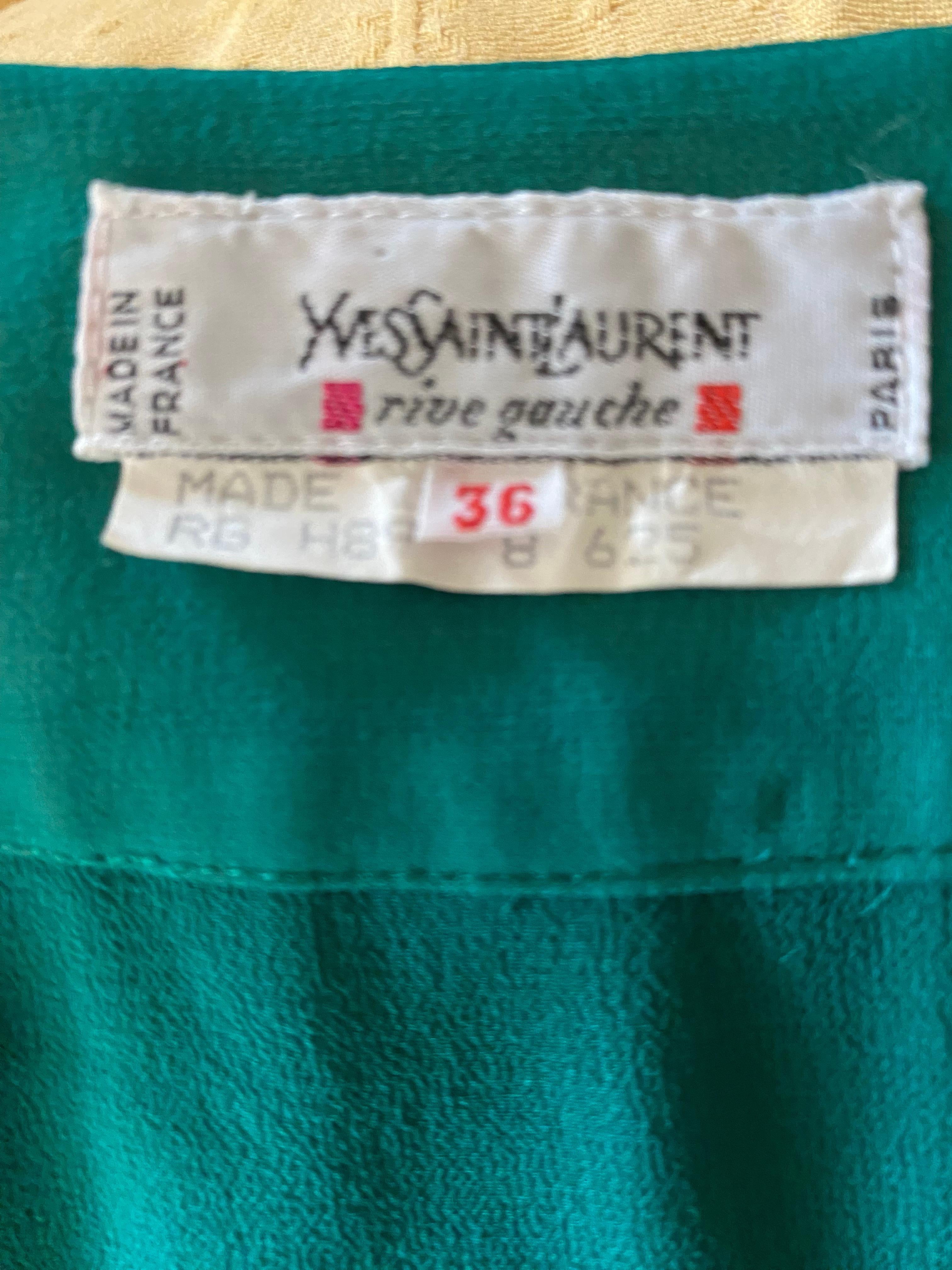 Chemise en soie verte avec étole YSL Rive Gauche en vente 13