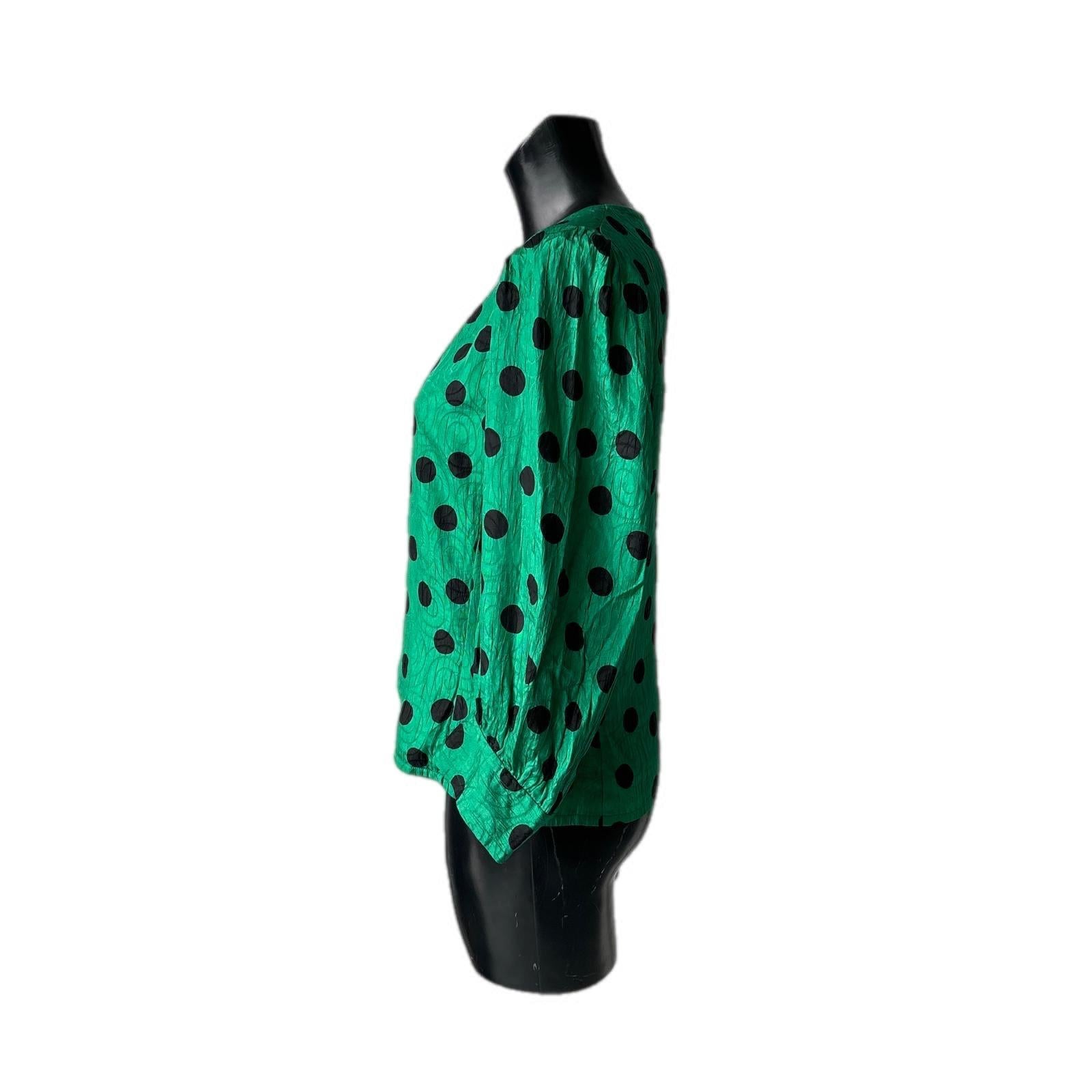 Yves Saint Laurent 80s polka dot blouse in shades of green and black
Iridescent color, silk composition, button closure
Worn by jacket or shirt also perfect with waist belt 
Square neckline, puff sleeve 
Measures:
Shoulders 42cm
Length 58cm
Manica