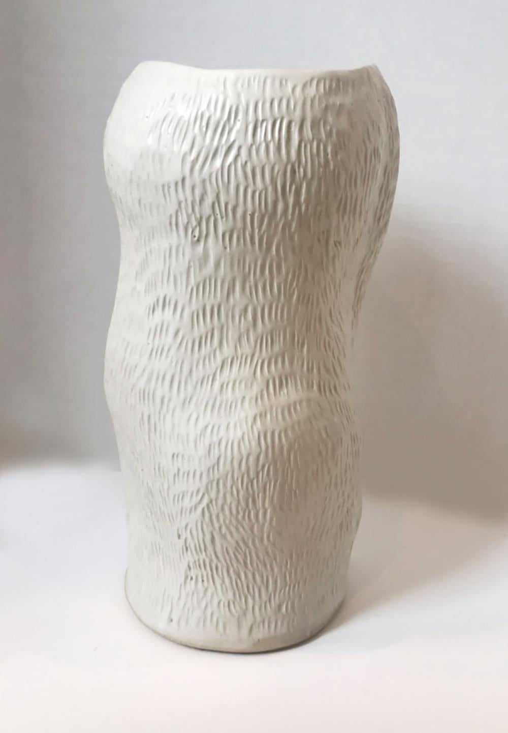 Camille Gefäß aus glasierter Keramik von Trish DeMasi (Glasiert) im Angebot