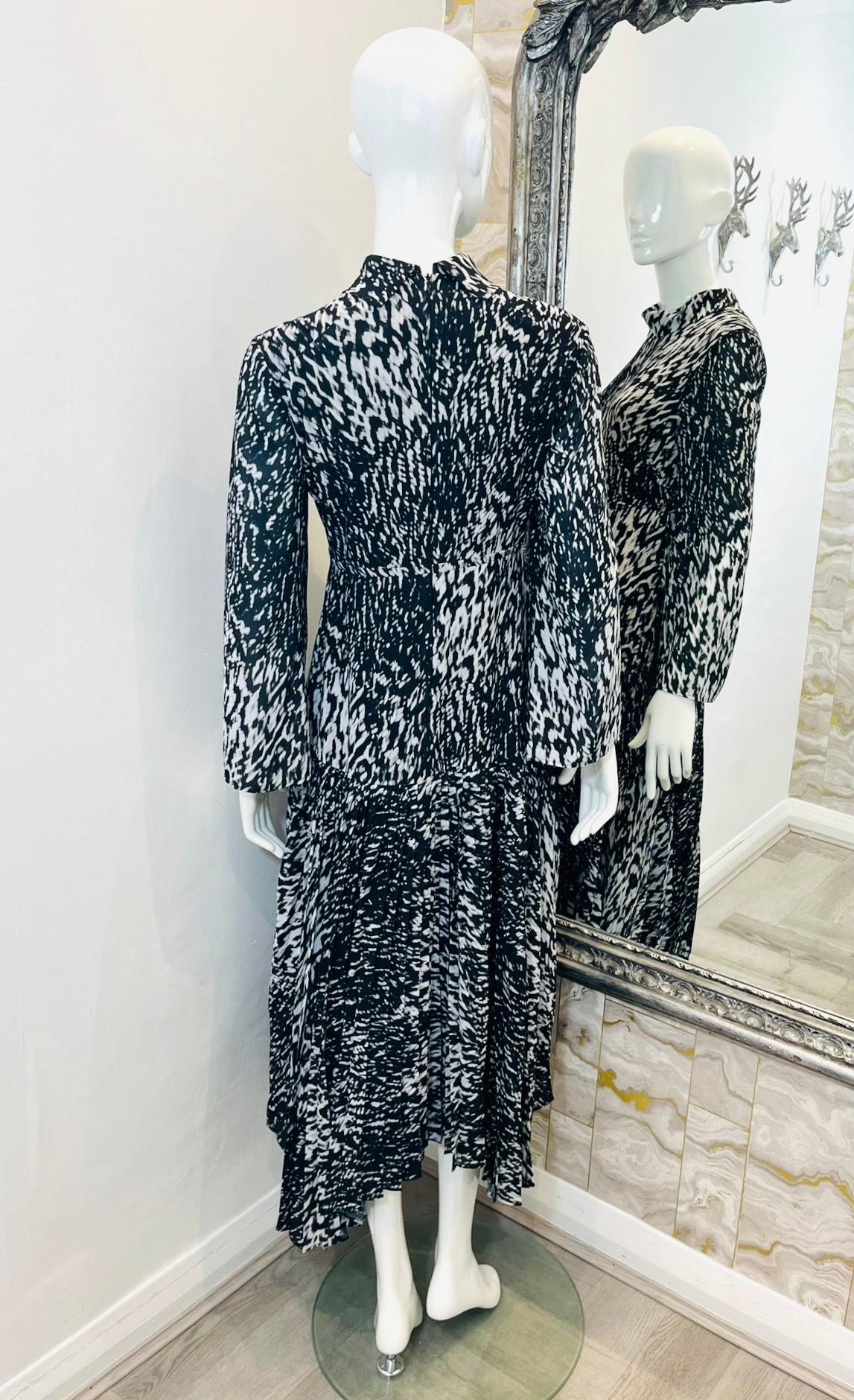 Camilla und Marc plissiertes Kleid im Zustand „Hervorragend“ im Angebot in London, GB