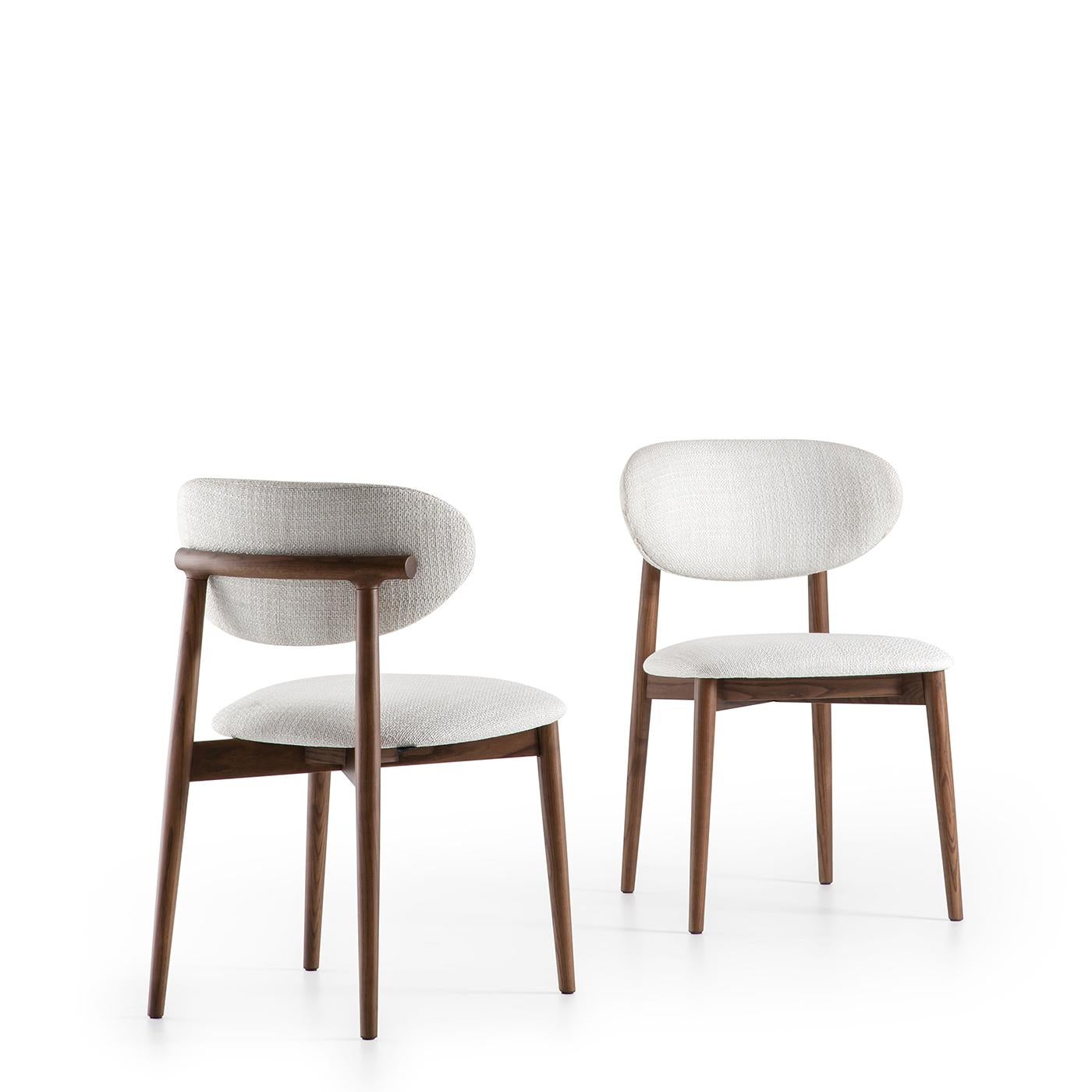 Camilla Eschenholz Stuhl (21. Jahrhundert und zeitgenössisch) im Angebot