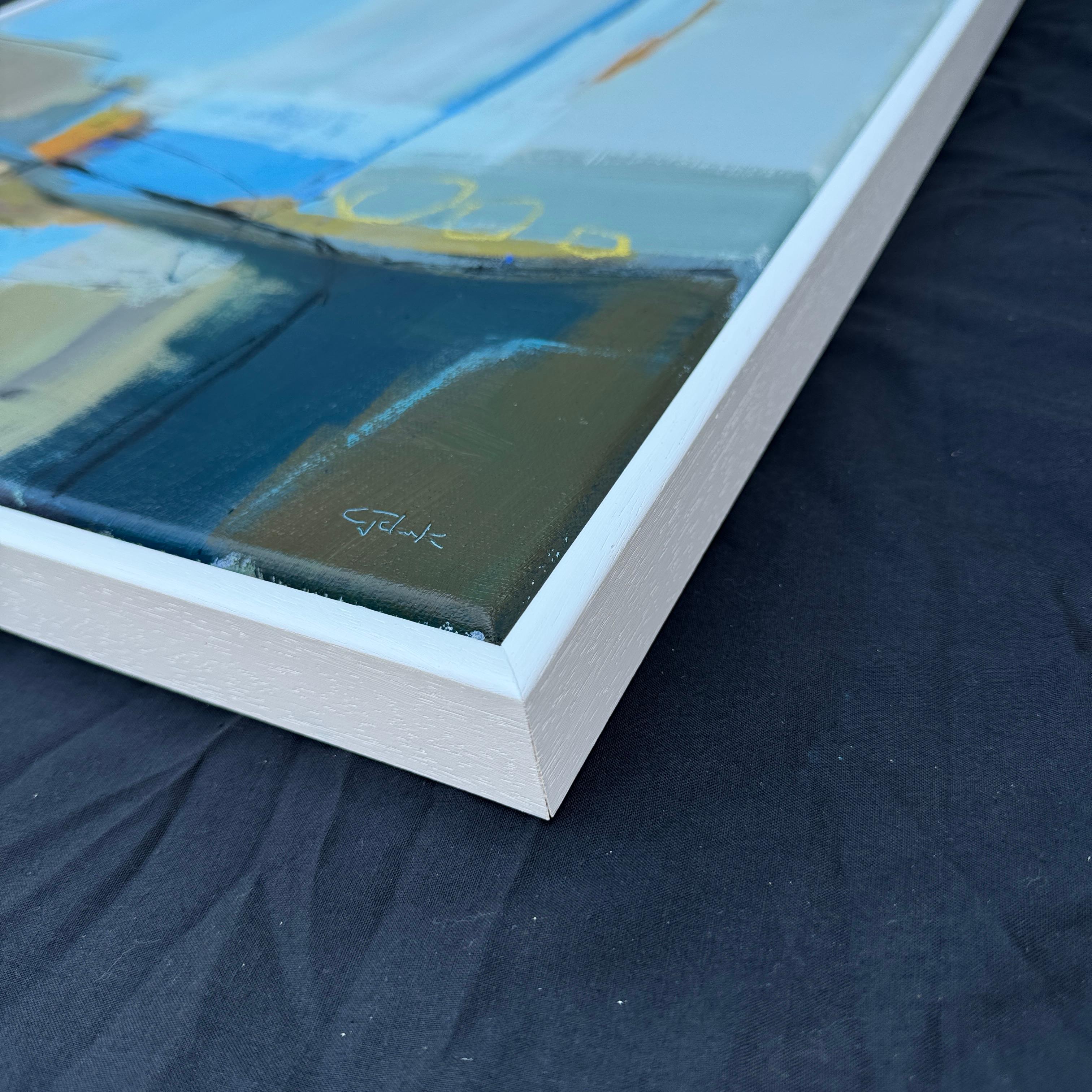 Camilla Clark ha utilizzato pittura, carboncino, inchiostri e pastelli per evocare un meraviglioso senso di costa e di porto in questa ricca opera astratta. Ispirato dalla vista sul mare che ha da uno studio che si affaccia sulla costa del Devon e