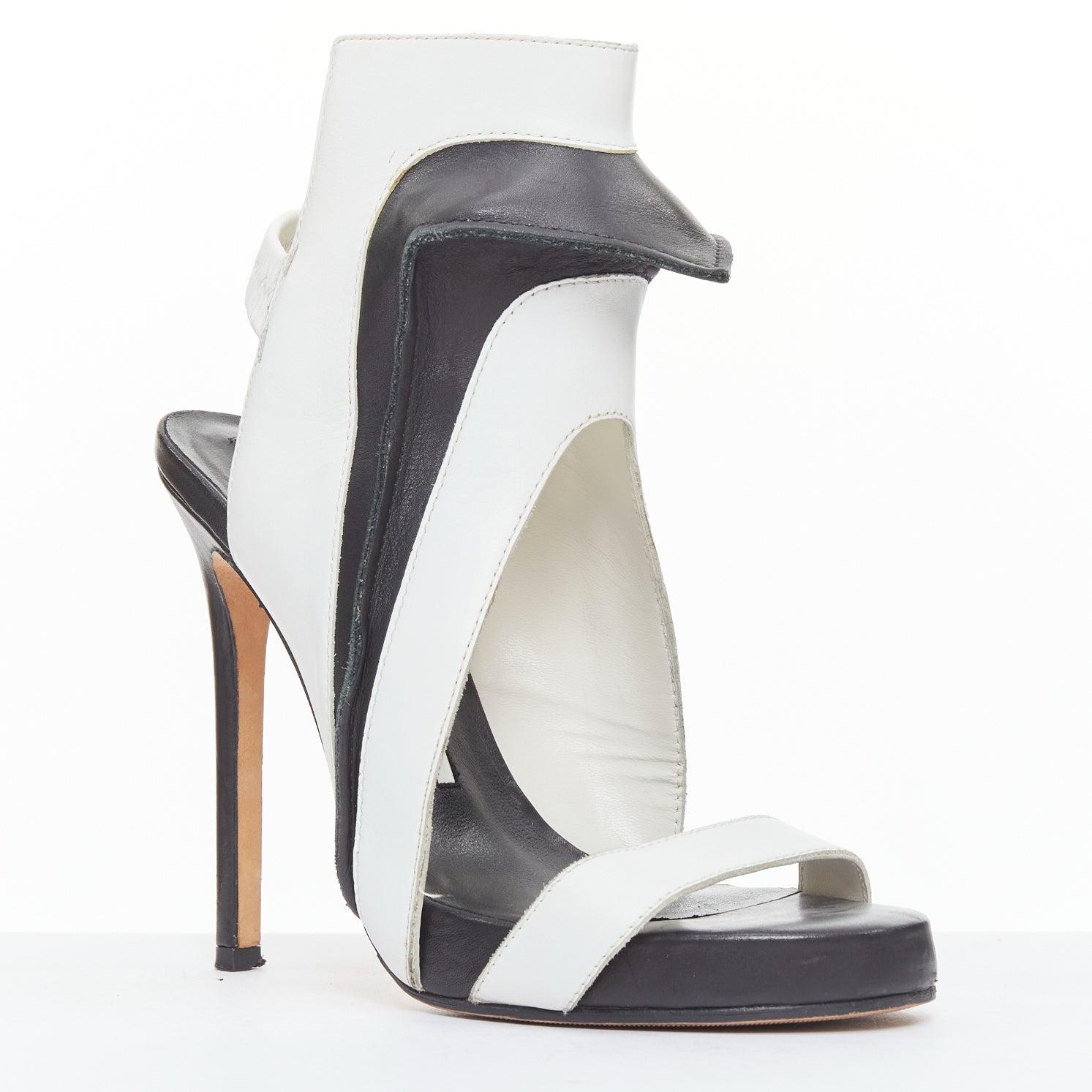 CAMILLA SKOVGAARD 2013 black white ridged high top cut out sandals EU37
Référence : NKLL/A00476
Marque : Camilla Skovgaard
Collection : 2013
MATERIAL : Cuir
Couleur : Noir, Whiting
Motif : Solide
Fermeture : élastique
Doublure : Cuir noir
Détails