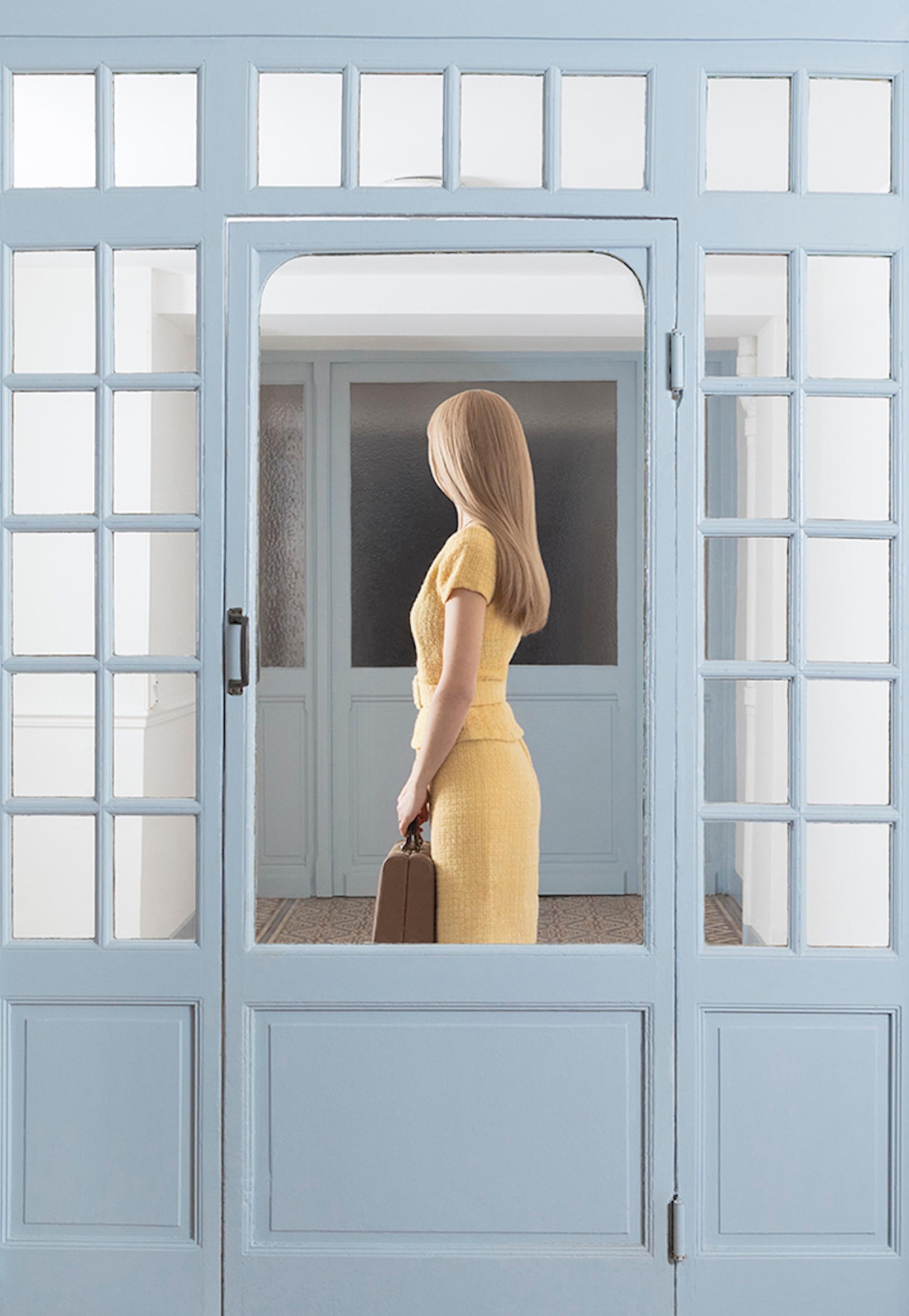 The Corridor of the Grand Hotel von Camille Brasselet - Zeitgenössische Fotografie im Angebot 2
