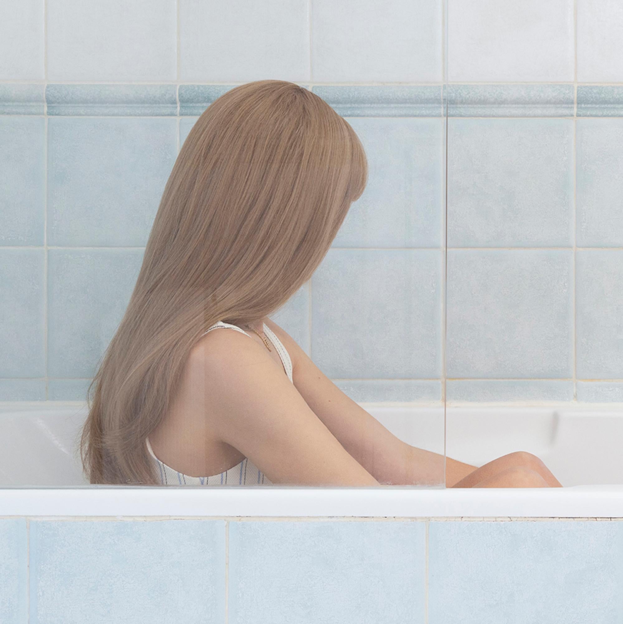 Hôtel des Cabines n°3 by Camille Brasselet - Contemporary photography, woman For Sale 2