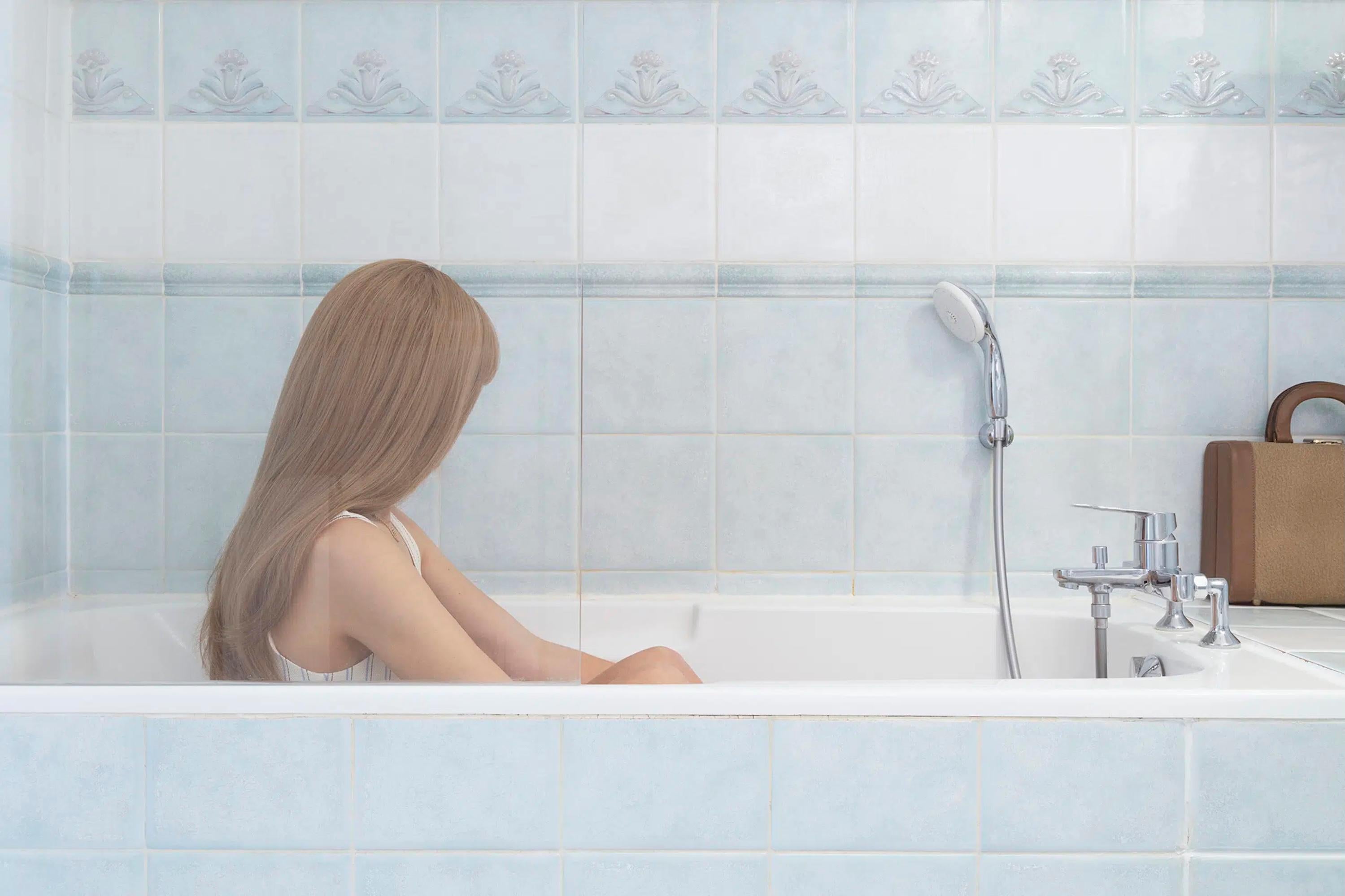 Hôtel des Cabines n°3 by Camille Brasselet - Contemporary photography, woman
