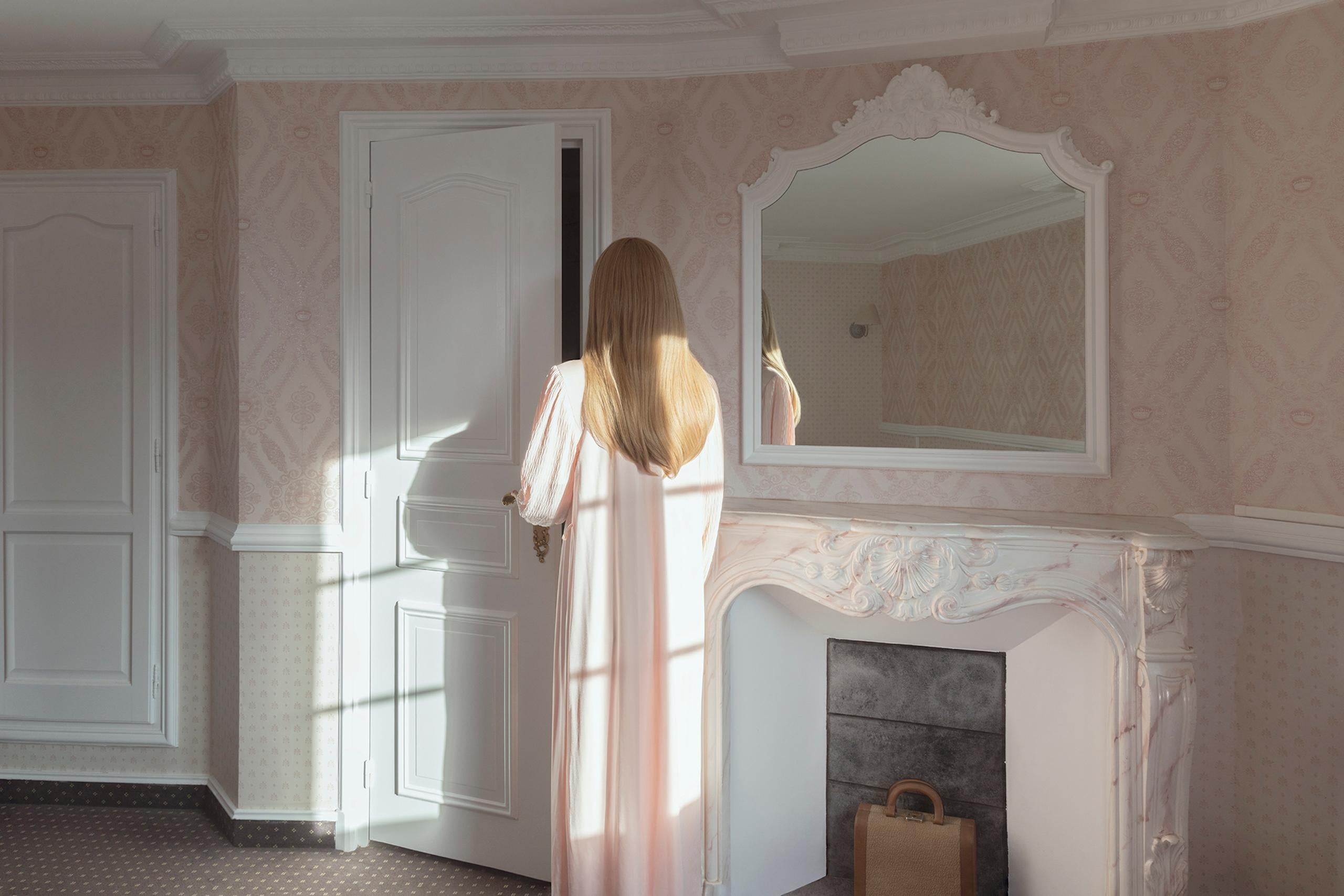 Hôtel des Cabines n°4 by Camille Brasselet - Contemporary photography, woman