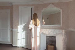 Hôtel des Cabines n°4 von Camille Brasselet - Zeitgenössische Fotografie, Frau
