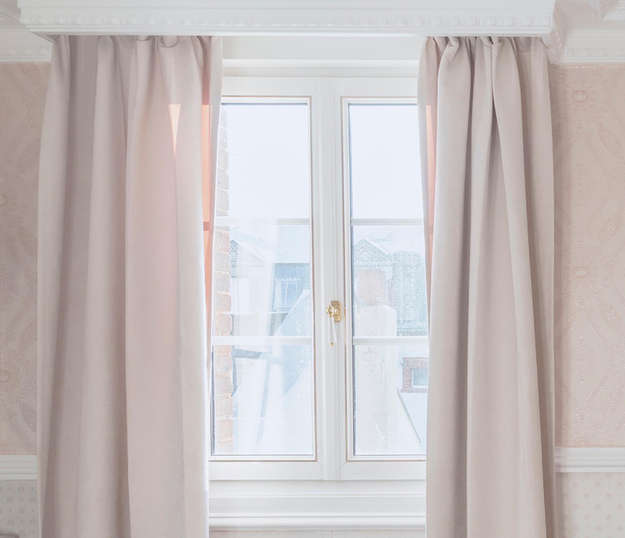 Hôtel des Cabine n°5 di Camille Brasselet - Fotografia d'arte contemporanea in vendita 3
