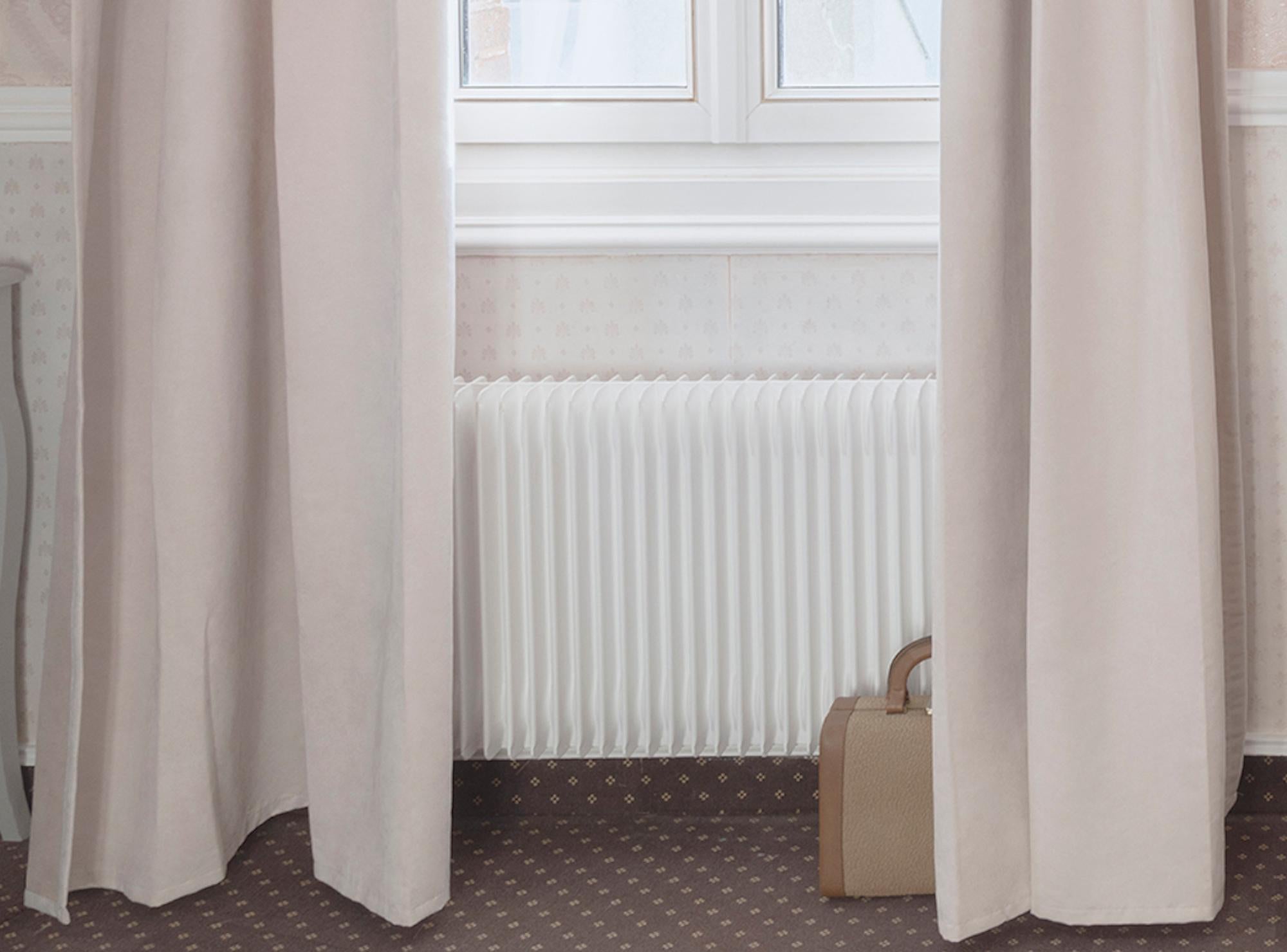 Hôtel des Cabine n°5 di Camille Brasselet - Fotografia d'arte contemporanea in vendita 4