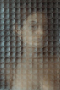 She Knows de Camille Brasselet - Photographie d'art contemporain, femme, verre